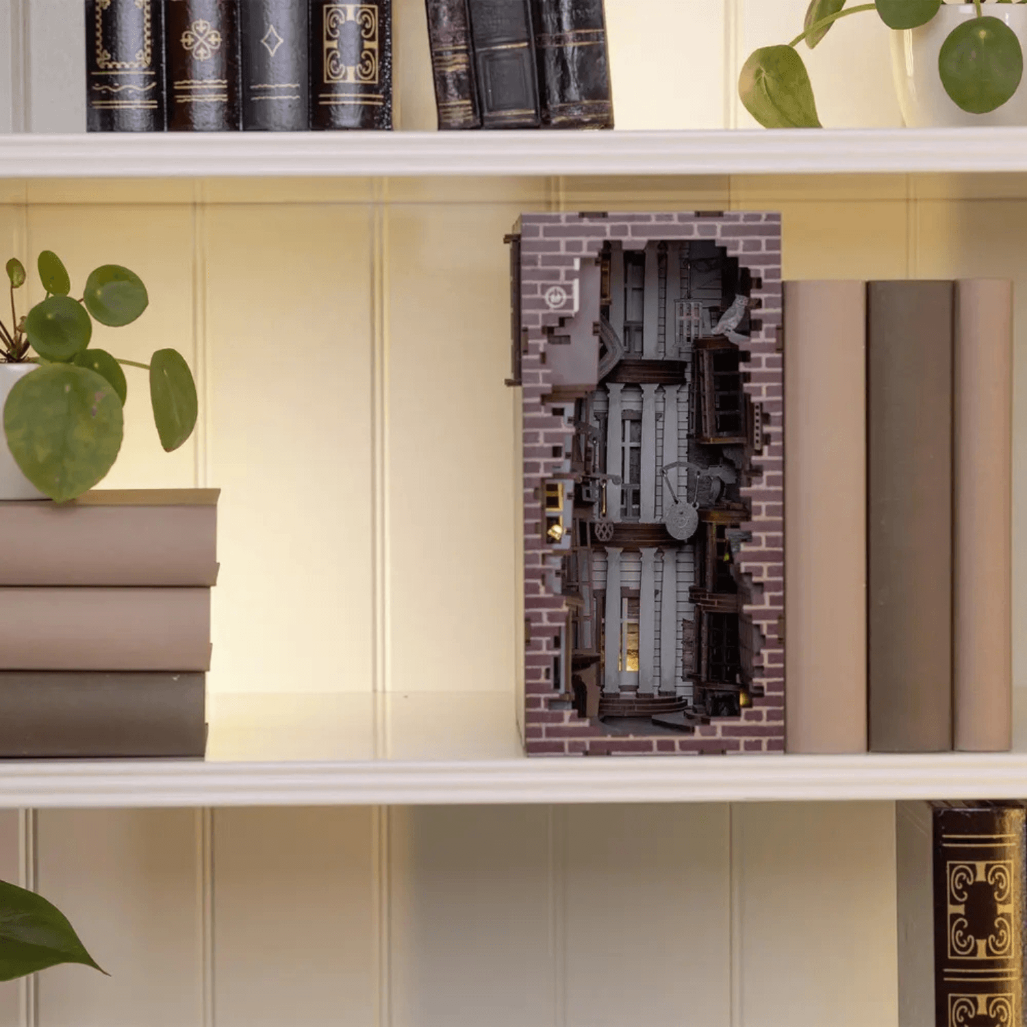 Harry Potter Diagon Alley Book Nook Revell