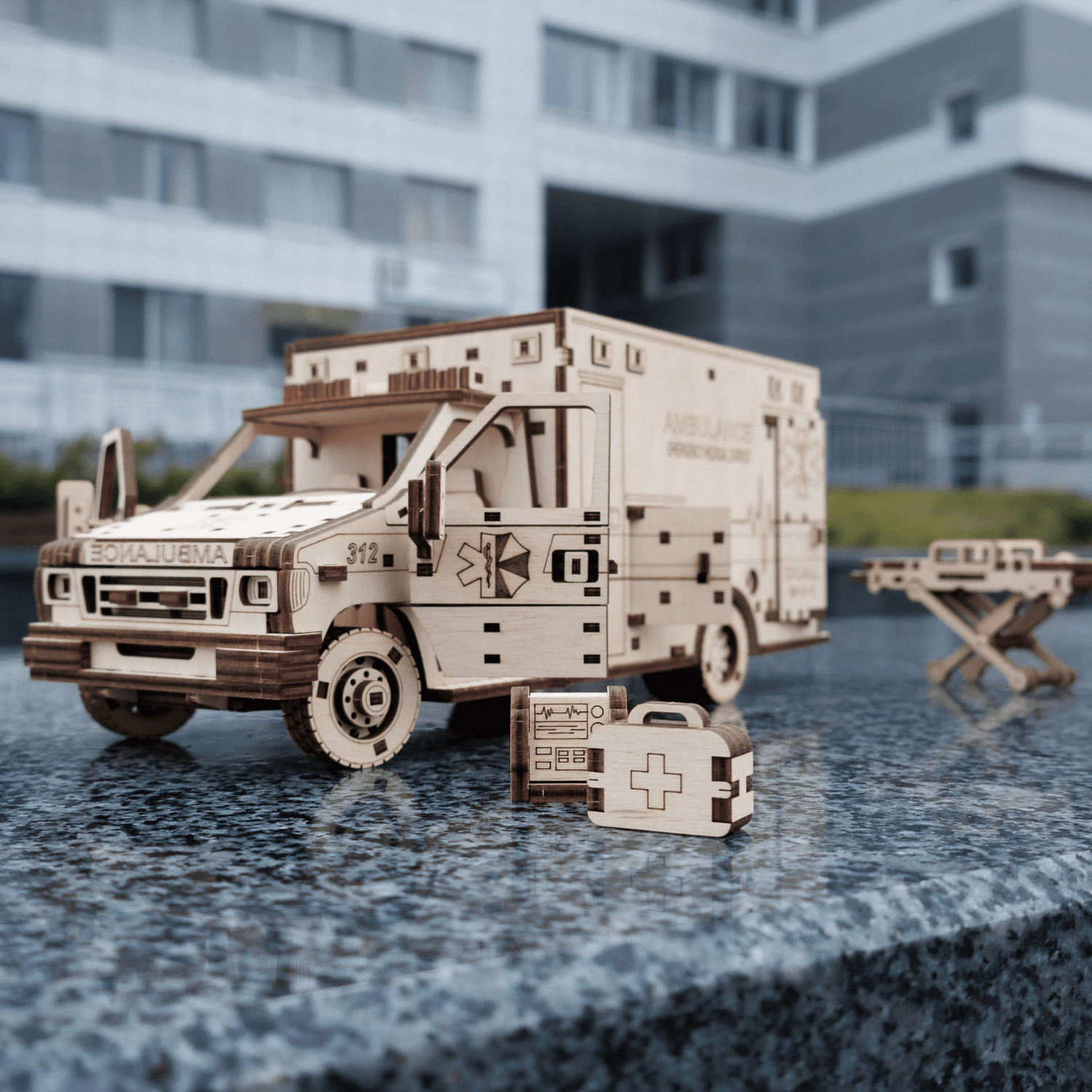 Ambulance Mechanische houten puzzel Eco-Wood-Art Ambulance
