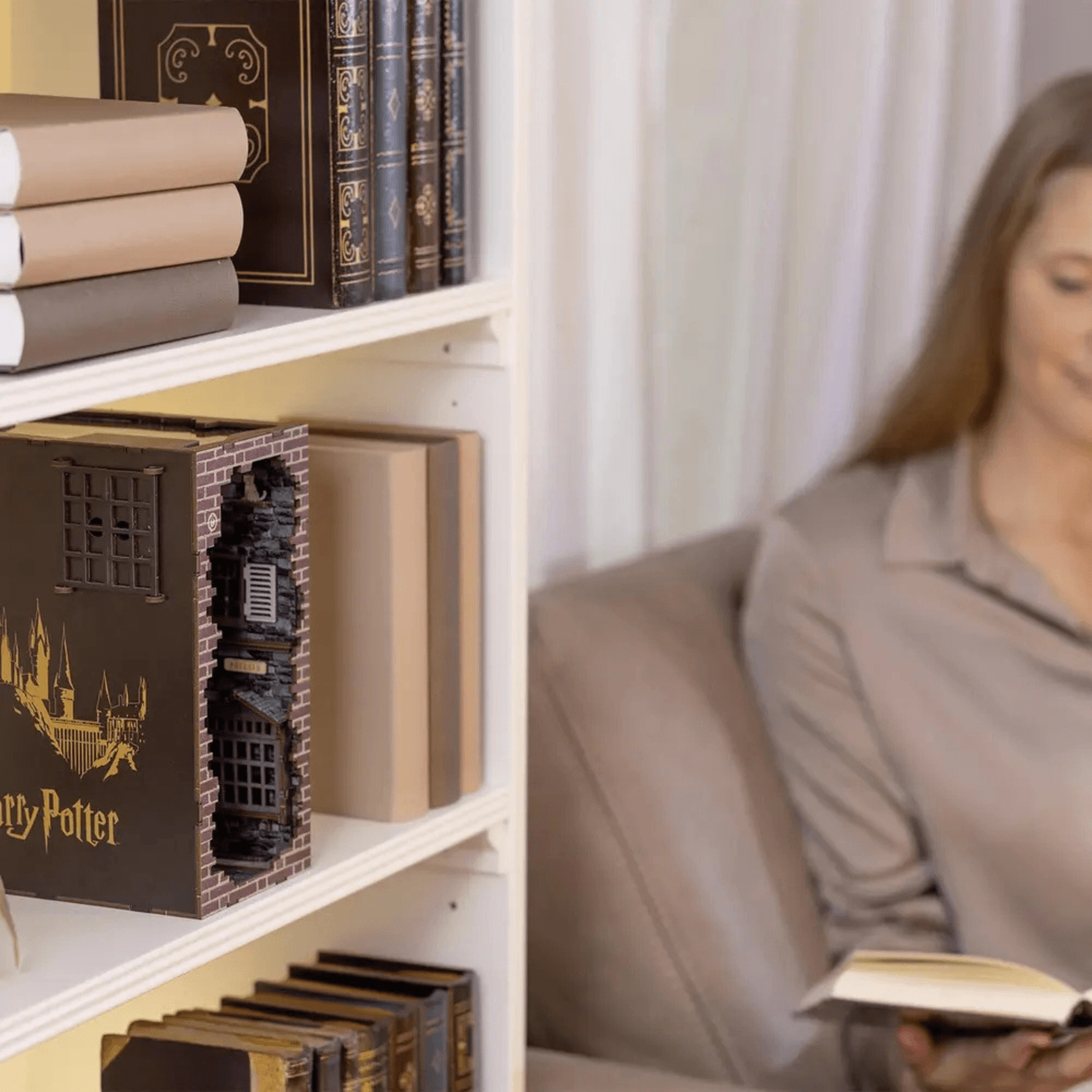 Harry Potter Diagon Alley Book Nook Revell