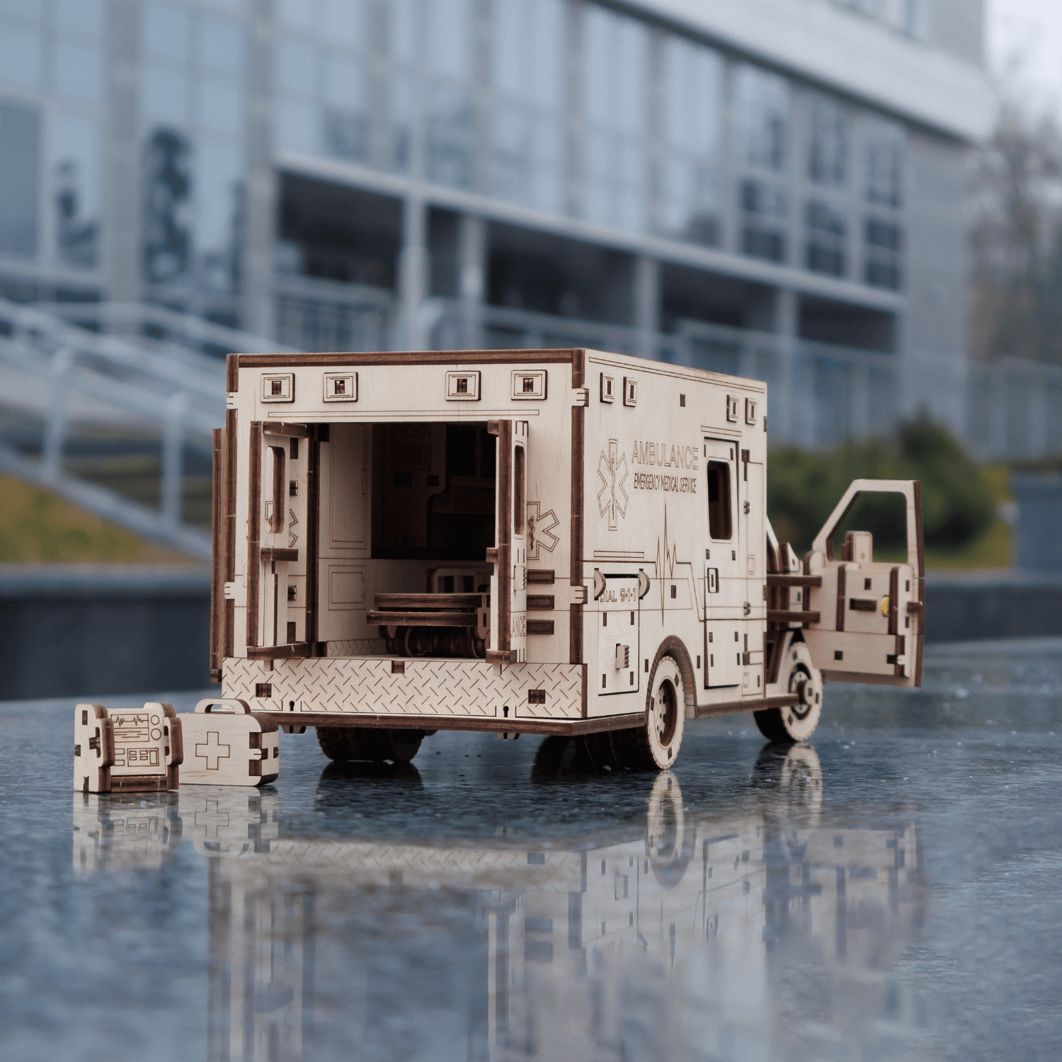 Ambulance Mechanische houten puzzel Eco-Wood-Art