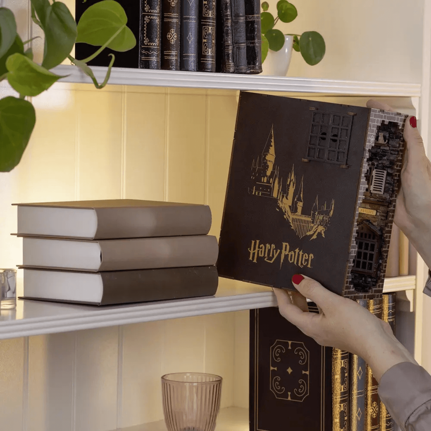 Harry Potter Diagon Alley Book Nook Revell