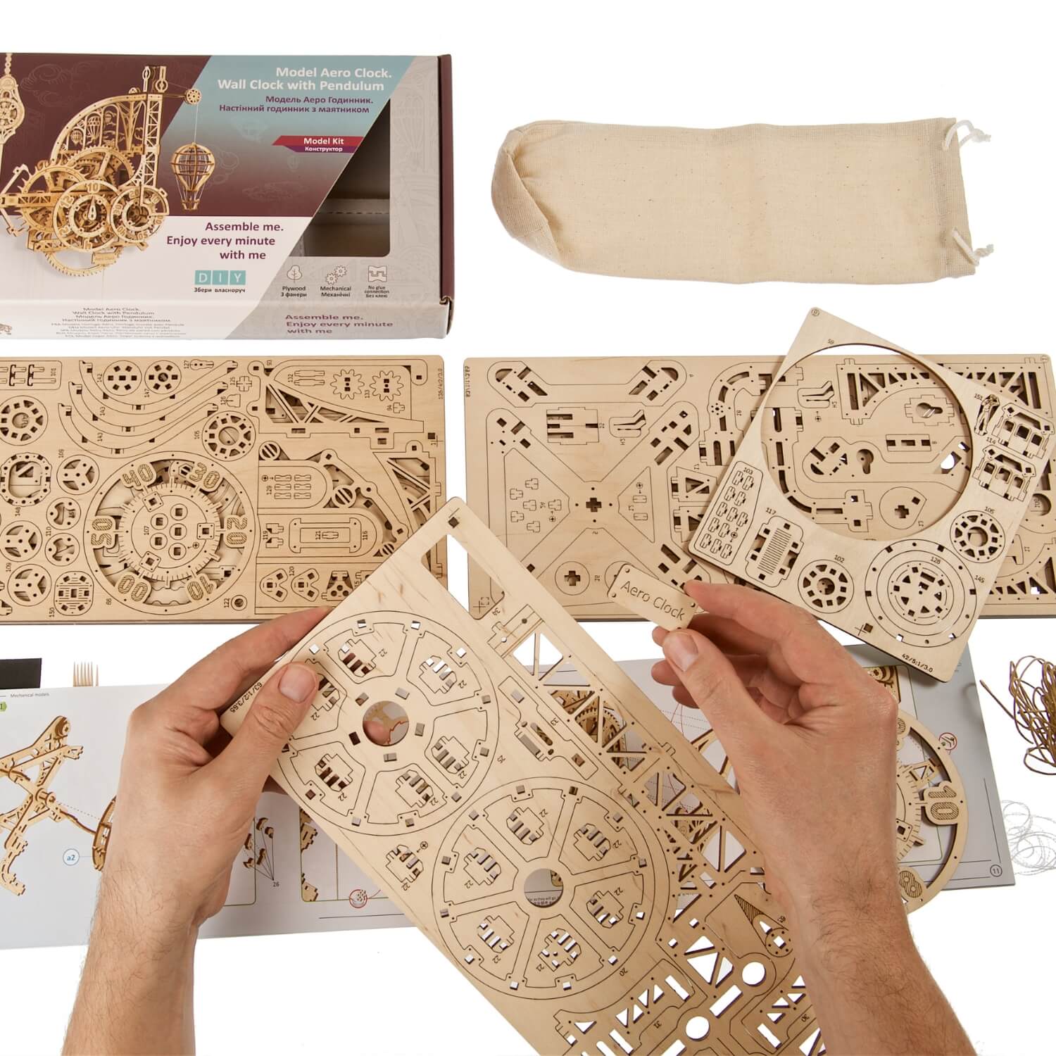 Aero Wanduhr mit Pendel Mechanisches Holzpuzzle Ugears
