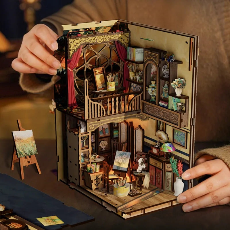 A World within the Frame | Van Gogh | Book Nook Diorama MagicHolz