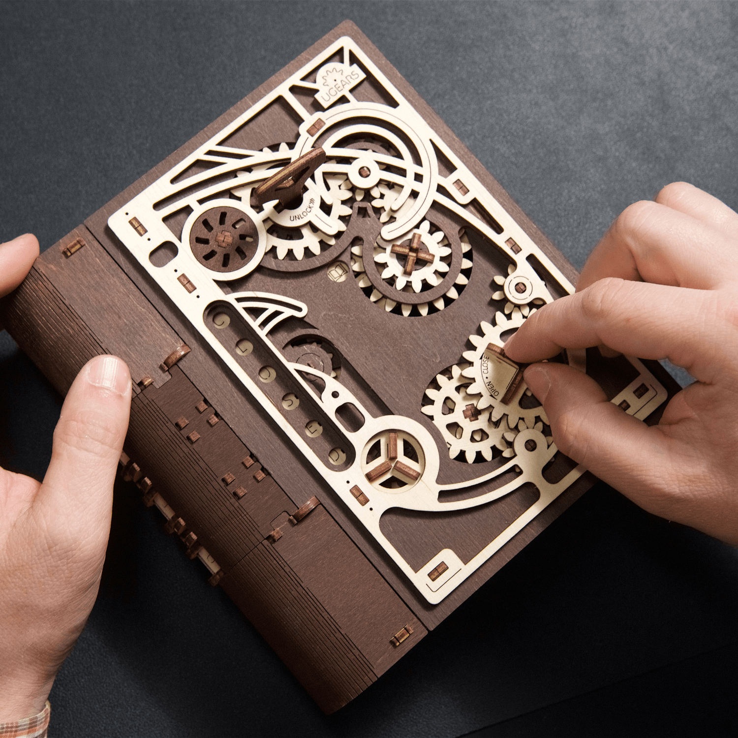 Book of Secrets l mit Zahlenkombination Mechanisches Holzpuzzle Ugears