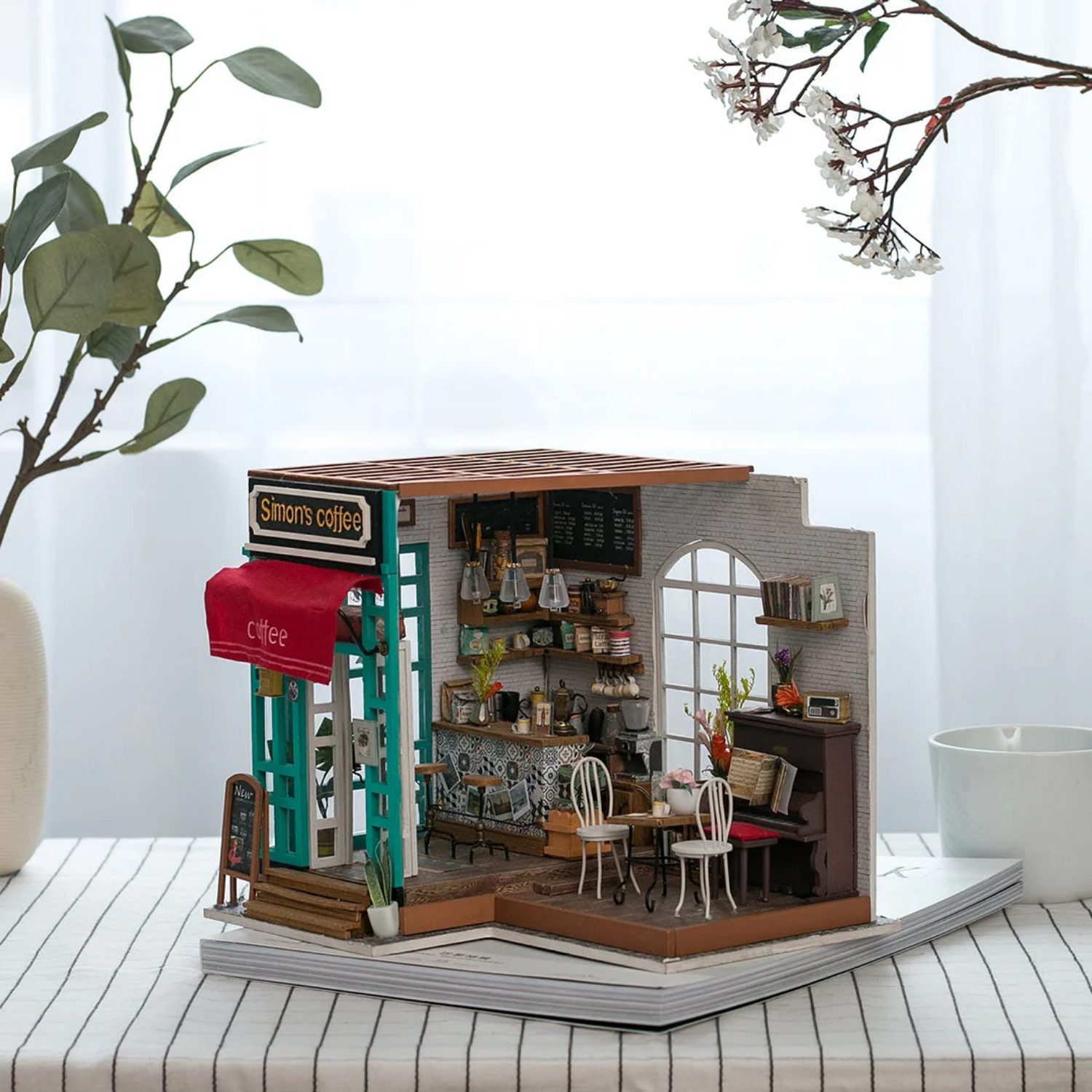 Simon's Coffee Shop Miniaturhaus Robotime