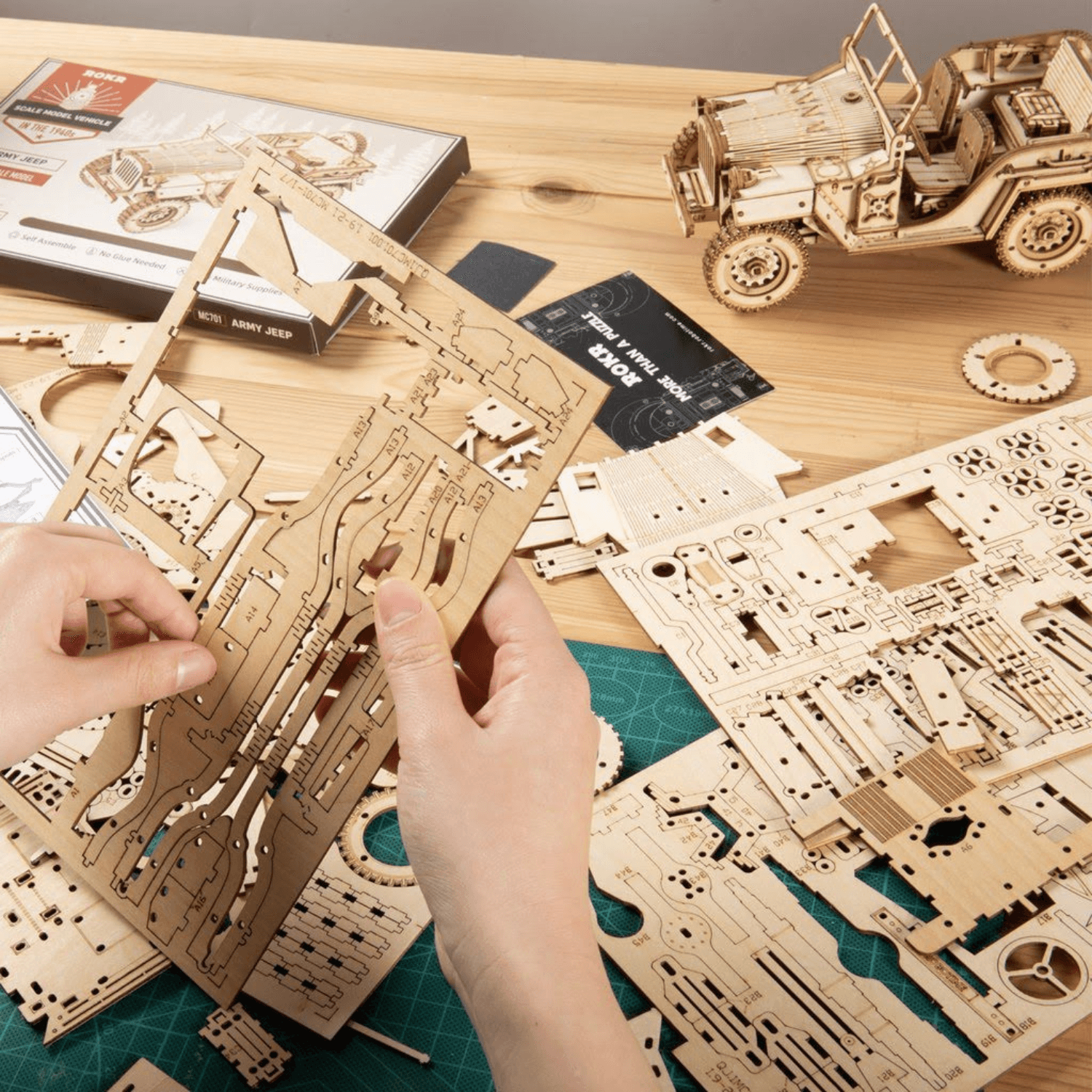 Voiture de campagne de l'armée 1:18 Puzzle 3D Robotime