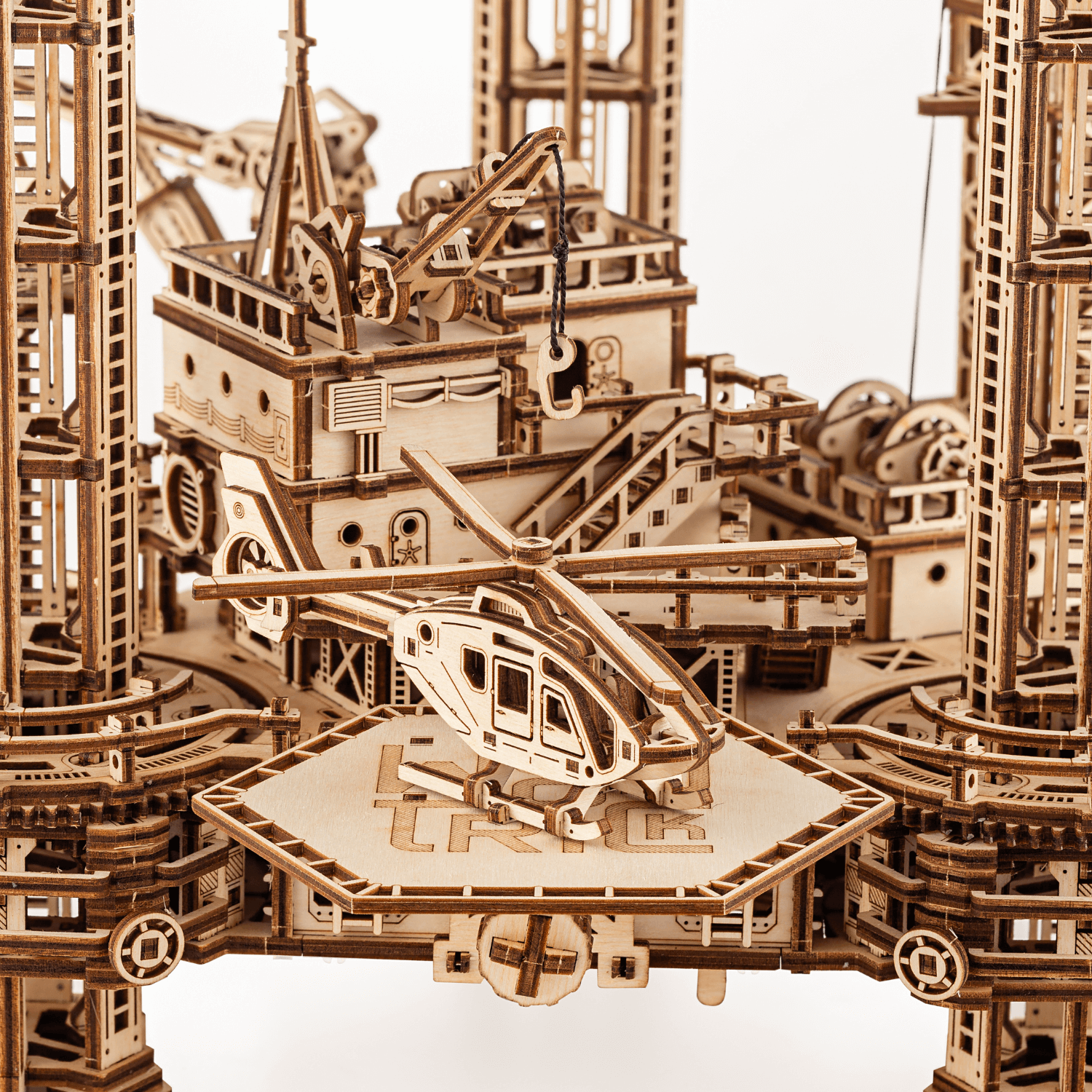 Offshore-Bohrinsel Mechanisches Holzpuzzle WoodTrick