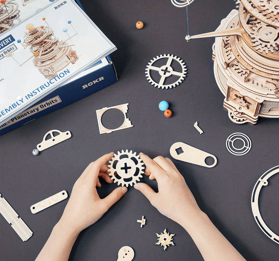 Mechanical solar system Mechanical wooden puzzle Robotime
