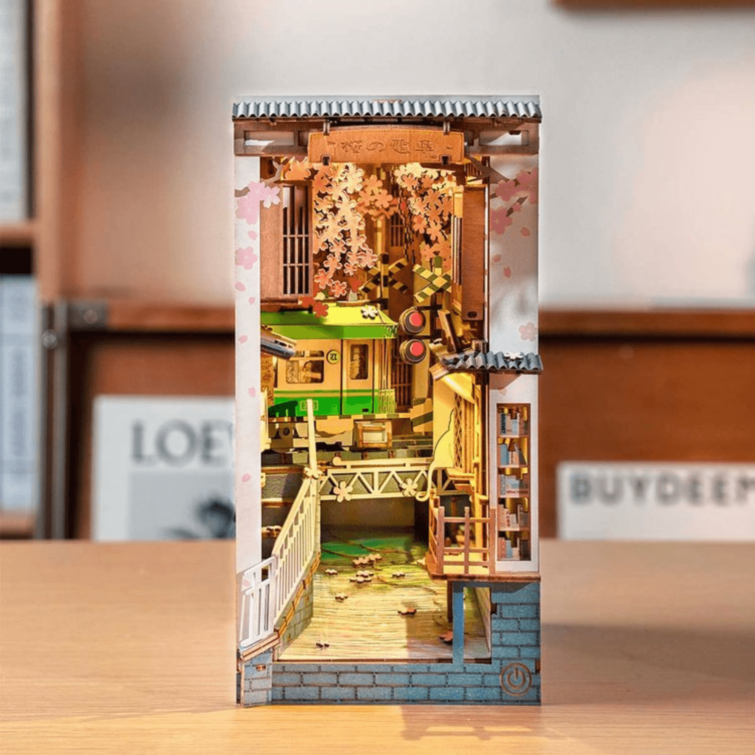 Voyage sous les cerisiers en fleurs — Book Nook pour la fête des Mères Book Nook MagicHolz
