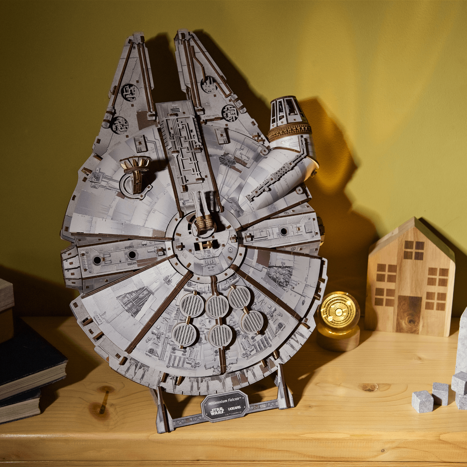 Star Wars® - Millennium Falcon Mechanisches Holzpuzzle Ugears