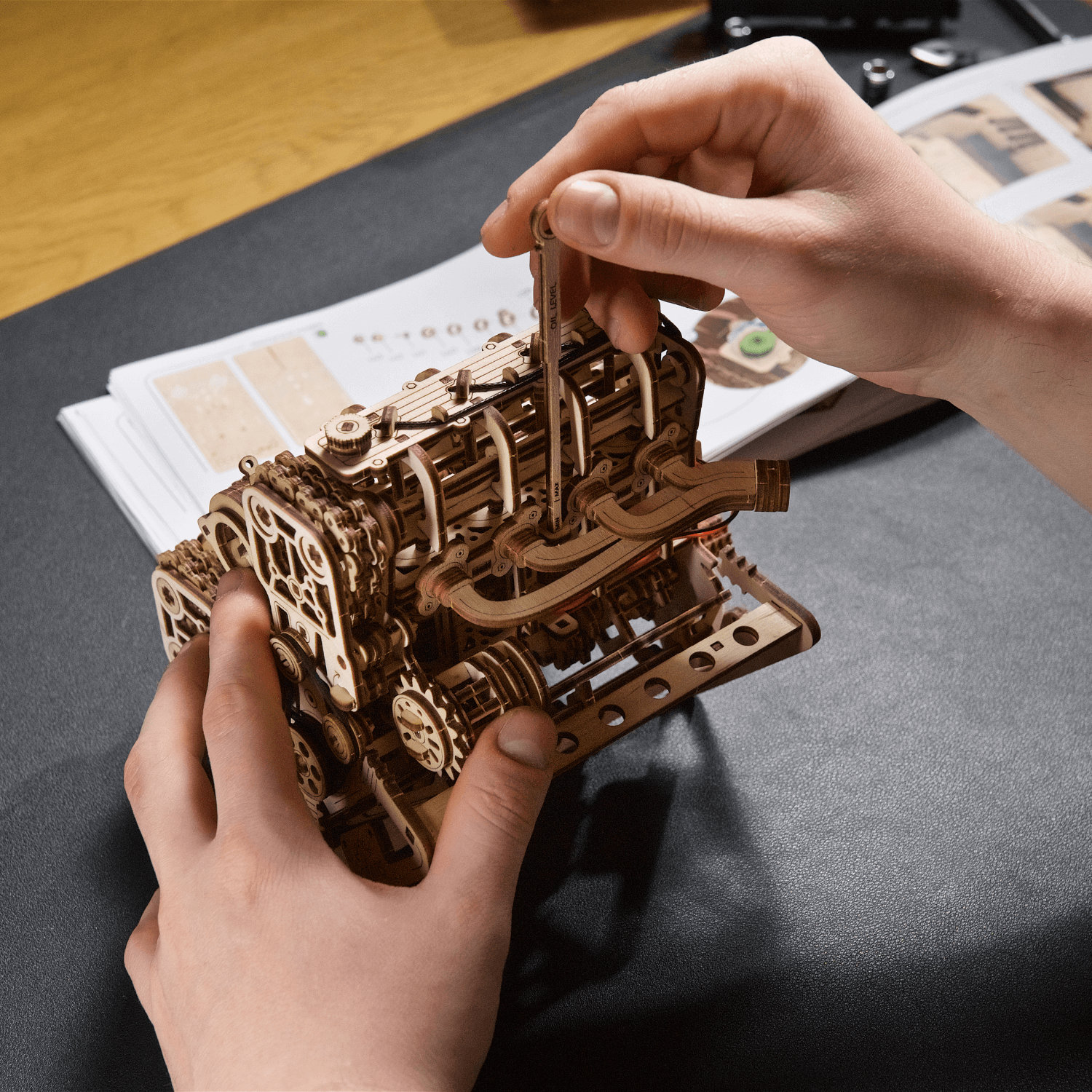 V8-Motor | Maßstab 1:6 Mechanisches Holzpuzzle Ugears