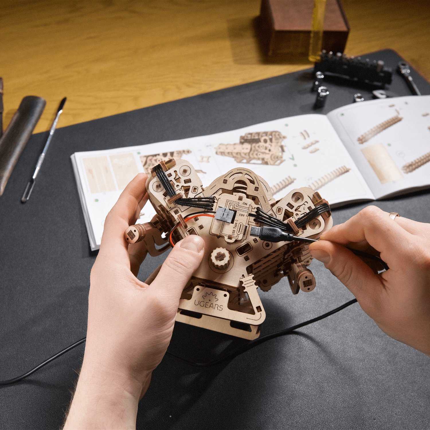 V8-Motor | Maßstab 1:6 Mechanisches Holzpuzzle Ugears