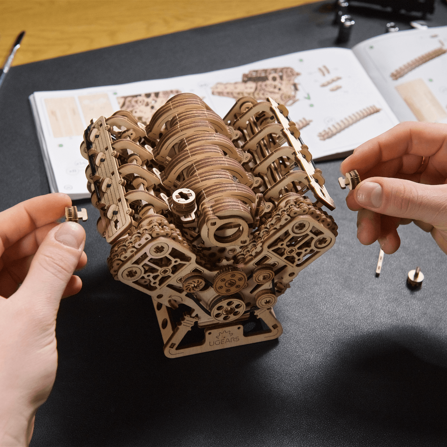 V8-Motor | Maßstab 1:6 Mechanisches Holzpuzzle Ugears