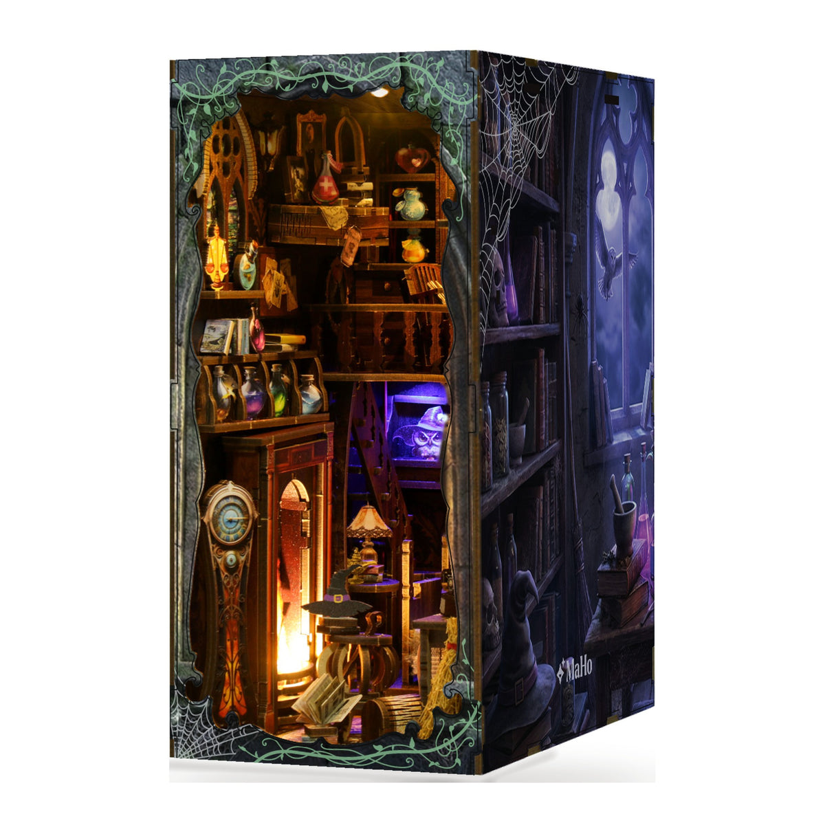 Magic Lab Book Nook, vrijstaand op een witte achtergrond, rechterzijwand met maanvenster, uil en MaHo-logo