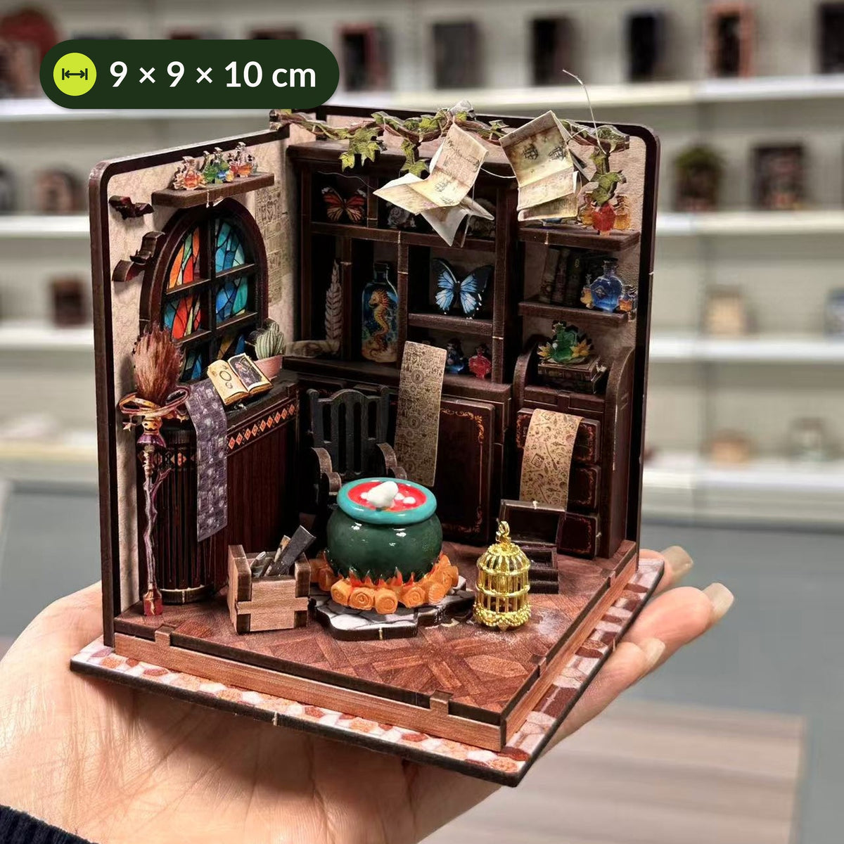 Magic Potion Room Miniaturhaus auf einer Hand, so klein ist es wirklich: 9 × 9 × 10 cm
