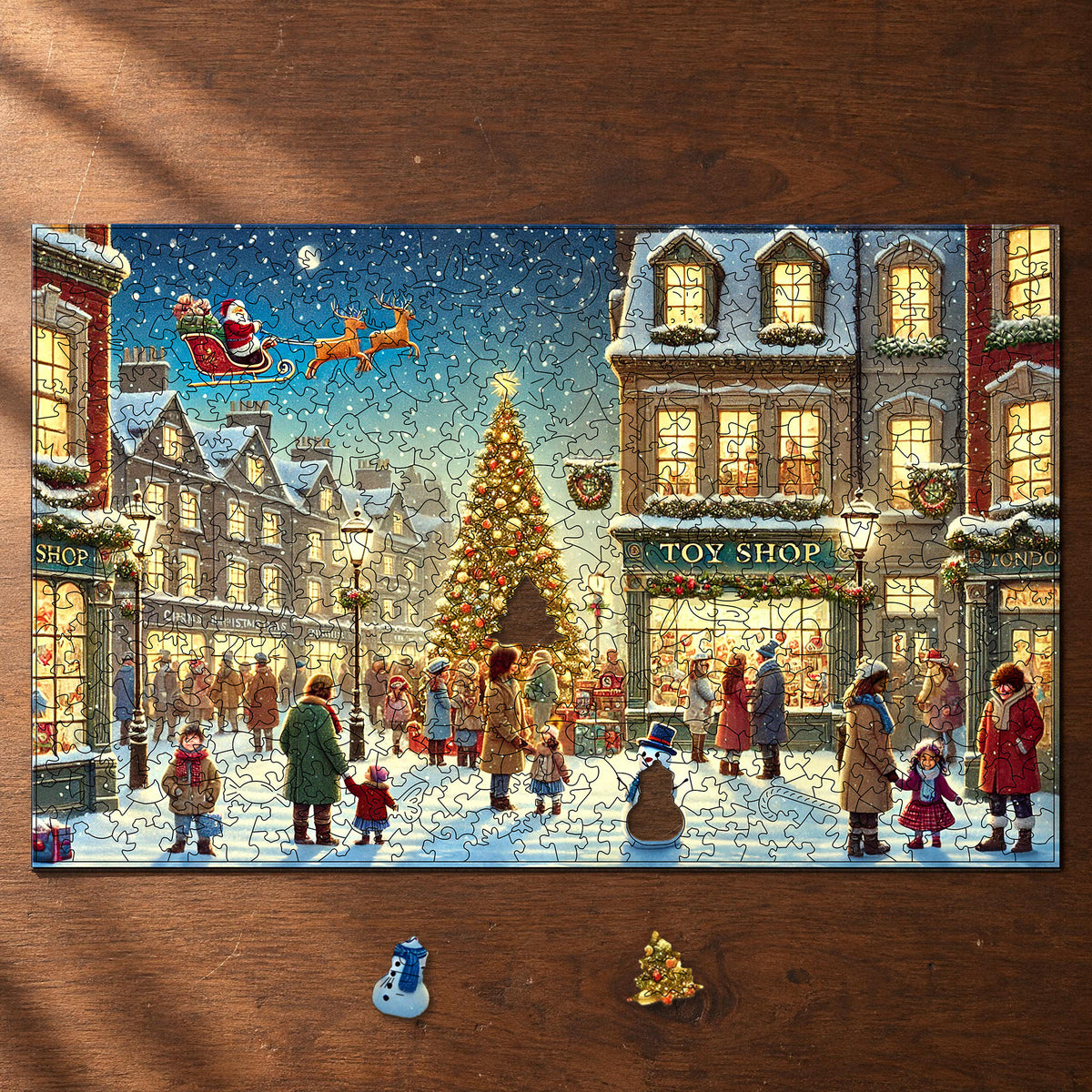 Magasins de Noël enchanteurs : puzzle en bois, presque terminé sur fond de noyer, avec devant un bonhomme de neige et un sapin de Noël en pièces détachées