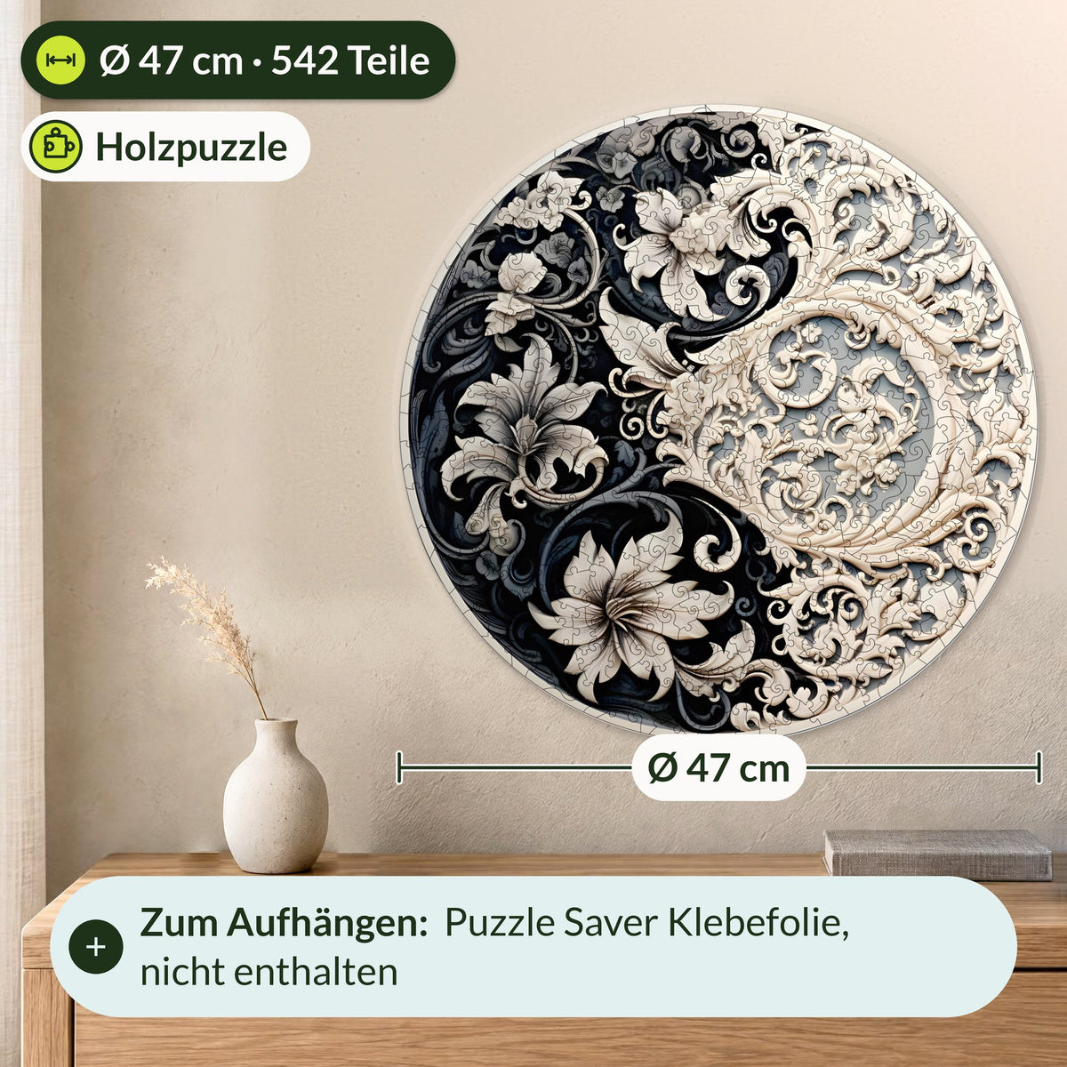 Zeitlose Ausgewogenheit Mandala Holzpuzzle, Größe XL mit Ø 47 cm und 542 Teilen an der Wand über einem Sideboard aus Eiche