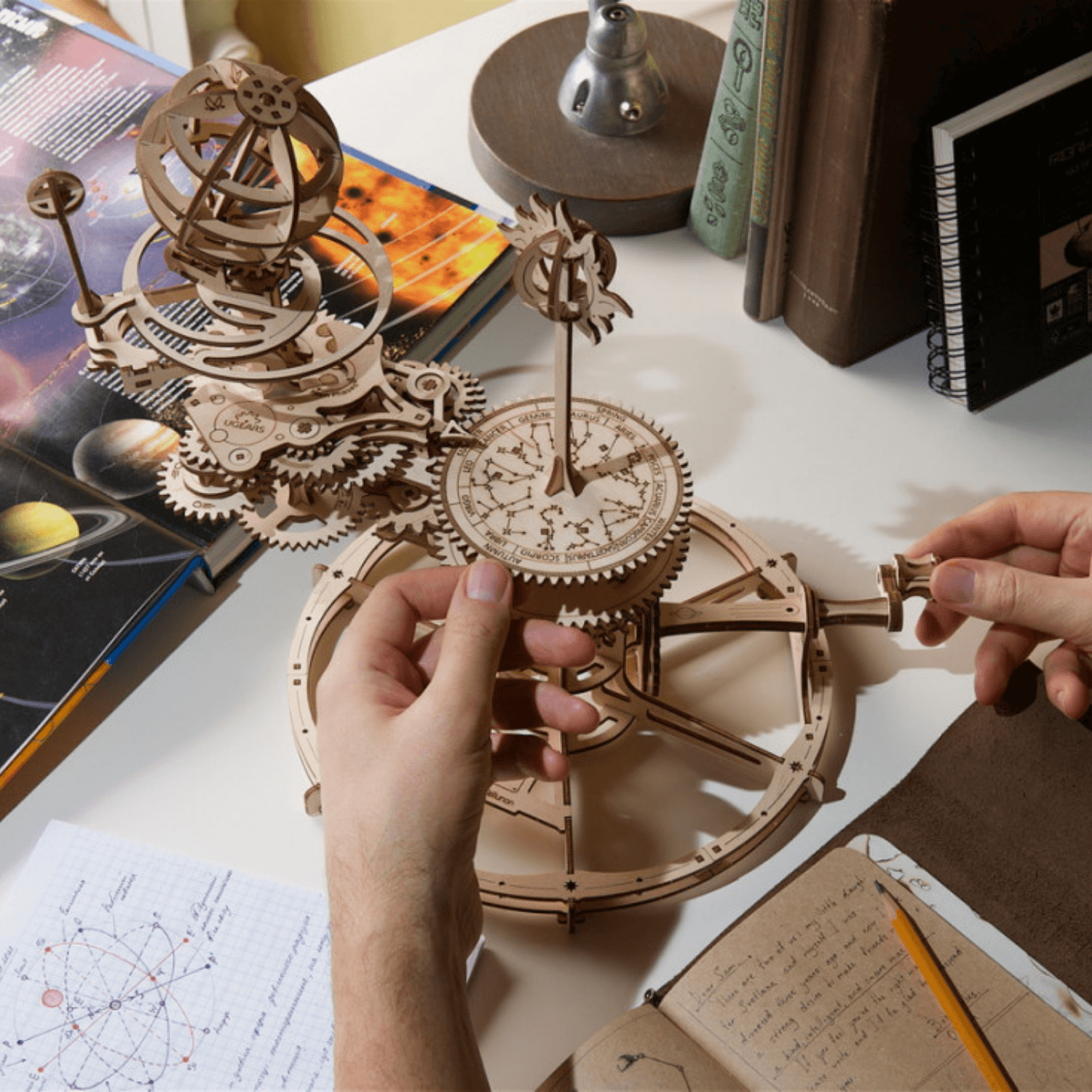 Tellurium mécanique Puzzle mécanique en bois Ugears