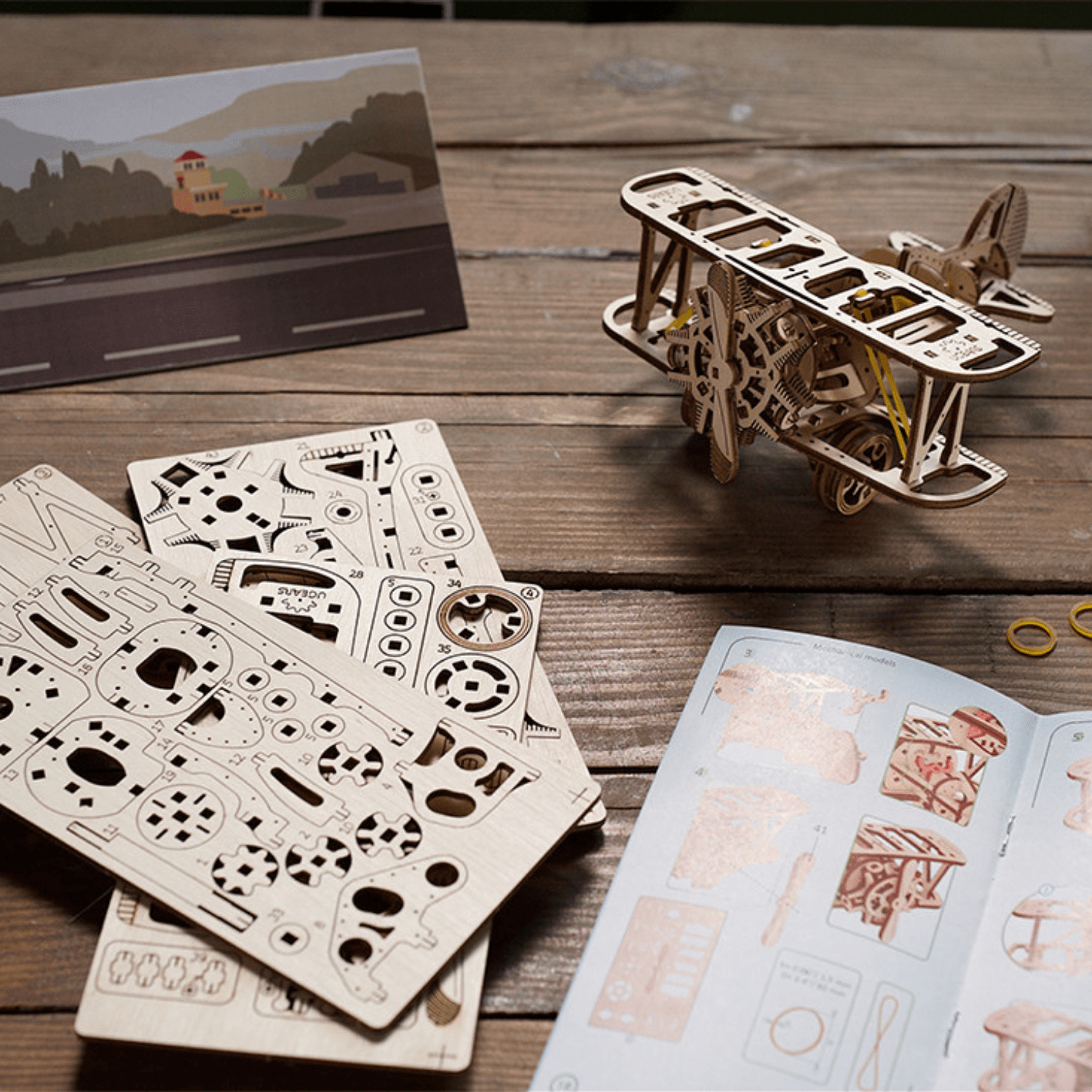 Mini biplan puzzle mécanique en bois Ugears