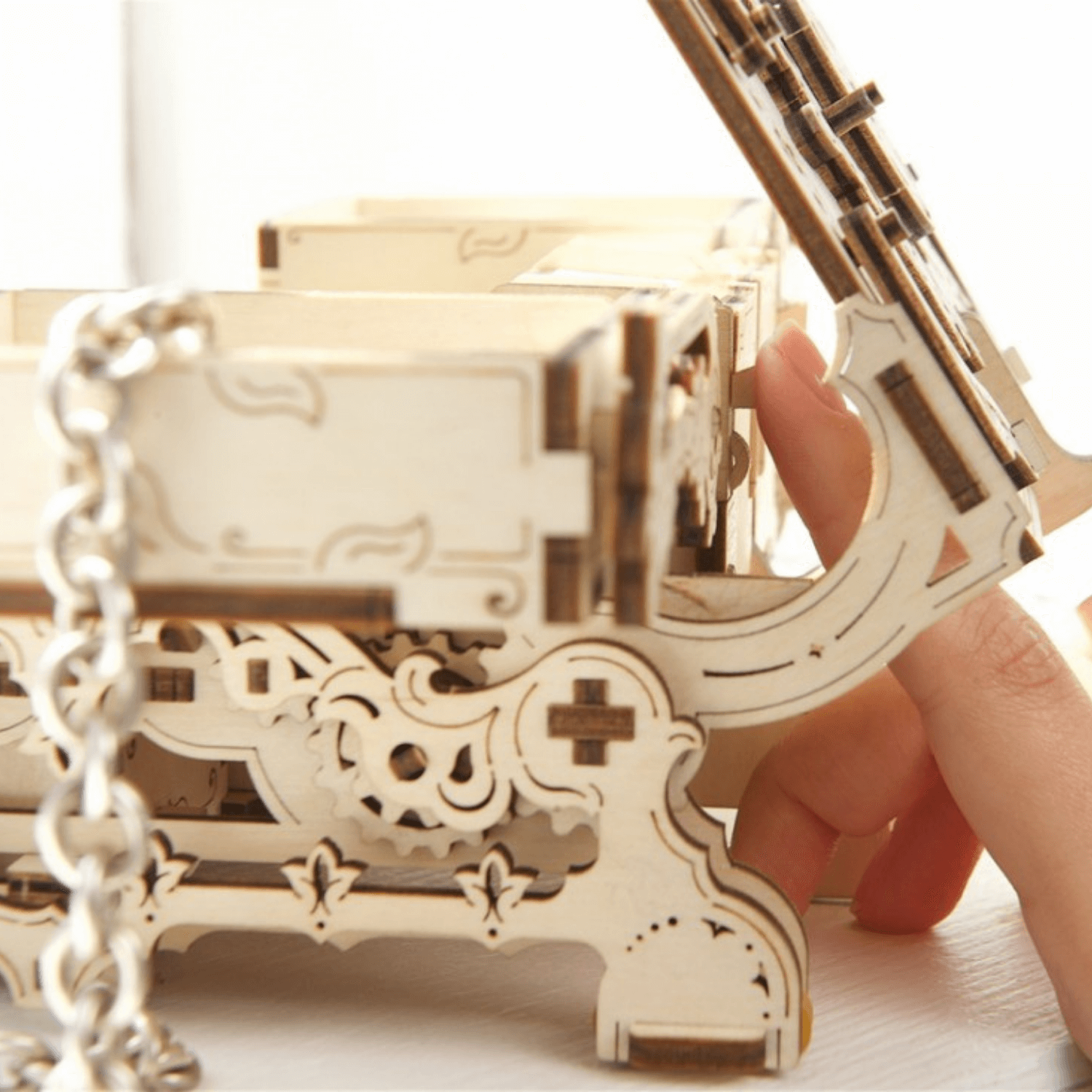 Boîte d'antiquités Puzzle mécanique en bois Ugears