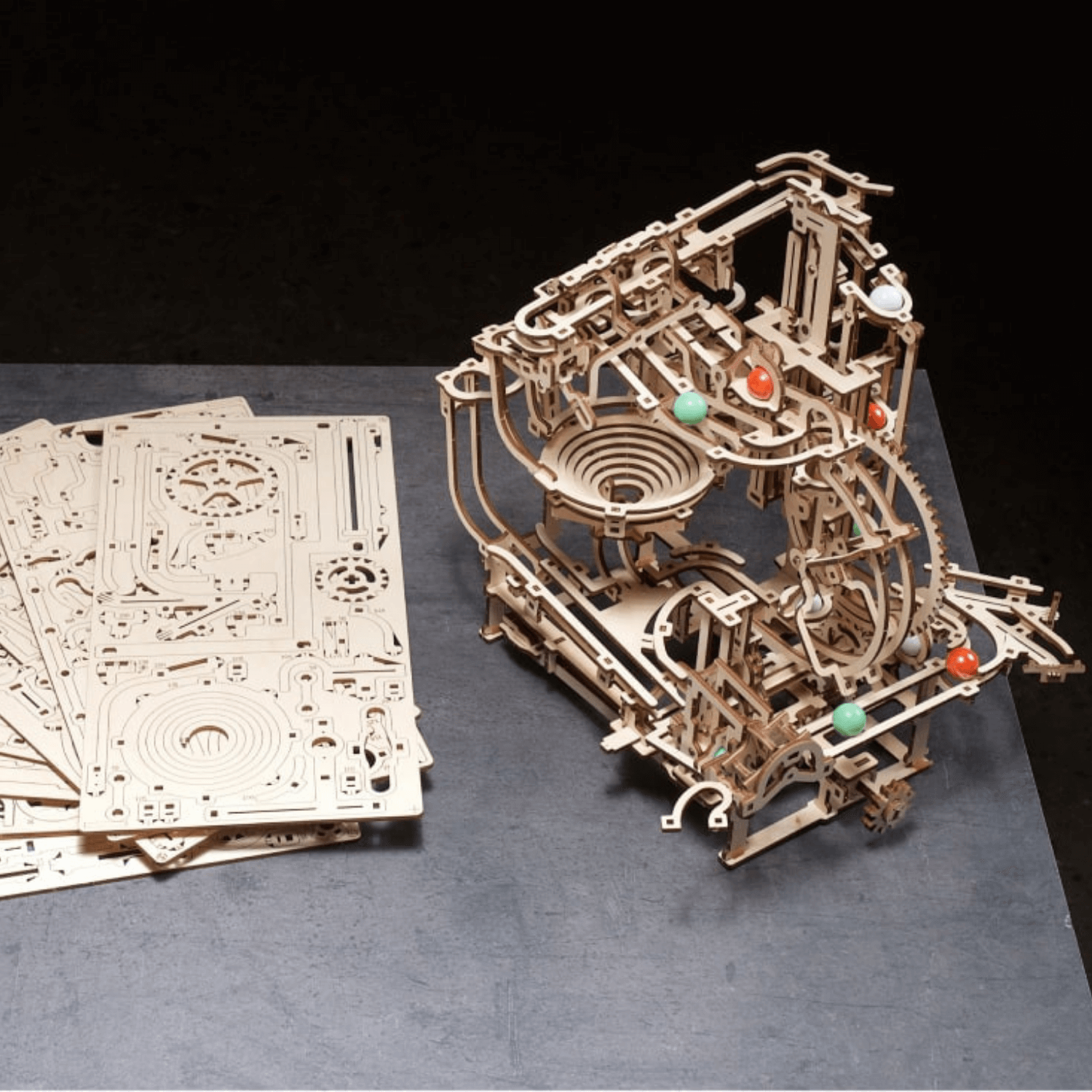 Murmel-Stufenbahn-Modellbausatz Mechanisches Holzpuzzle Ugears Murmel-Stufenbahn-Modellbausatz