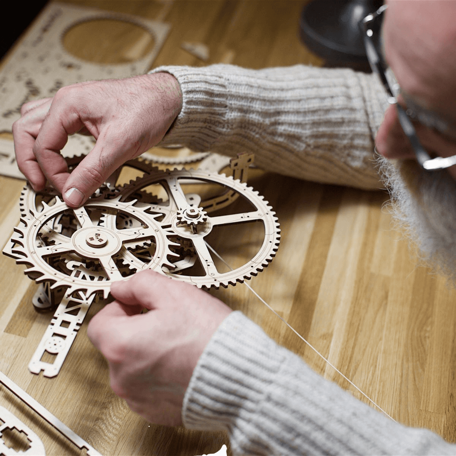 Aero Wanduhr mit Pendel Mechanisches Holzpuzzle Ugears