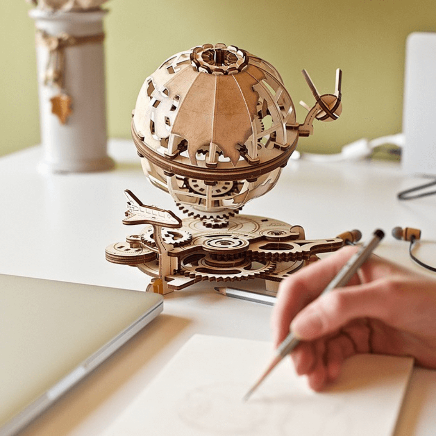 Globus-Mechanisches Holzpuzzle-Ugears--
