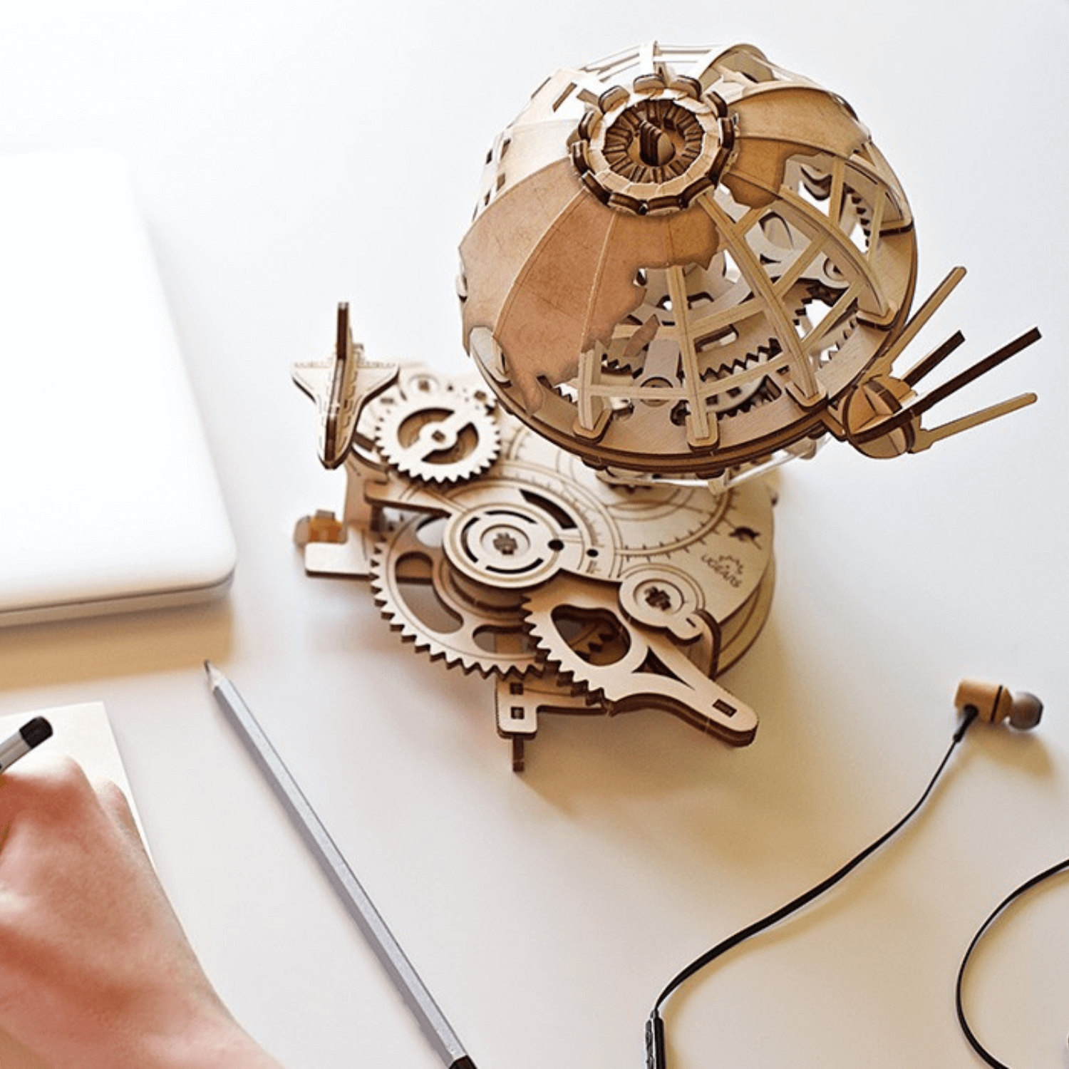 Globus-Mechanisches Holzpuzzle-Ugears--