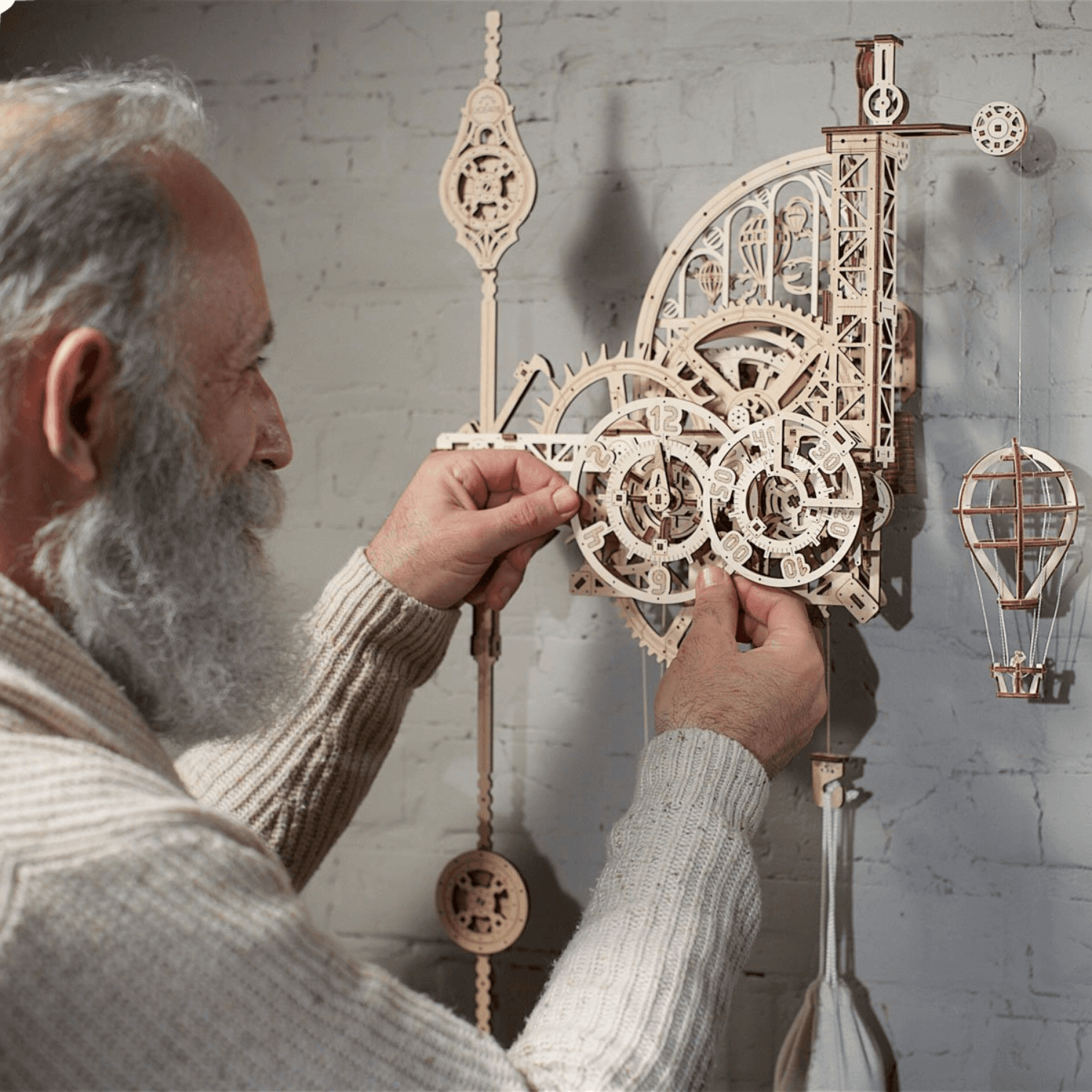 Aero Wanduhr mit Pendel Mechanisches Holzpuzzle Ugears