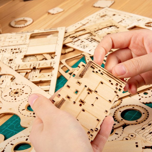 Locomotive Puzzle 3D 1:80-3D Puzzle-Robotime--