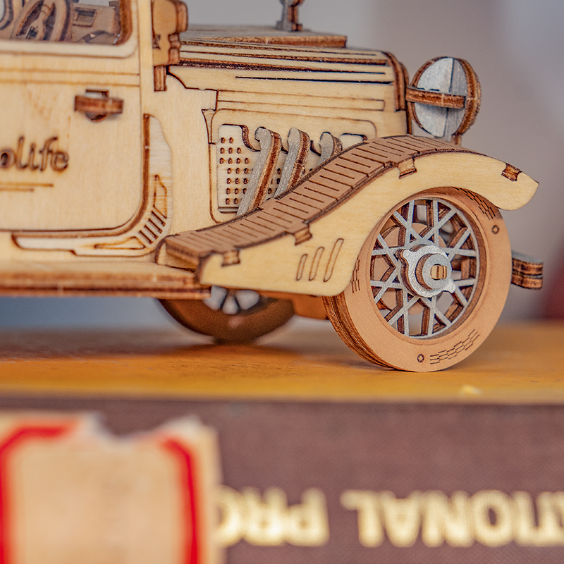 Vintage car with guitar 3D puzzle Robotime