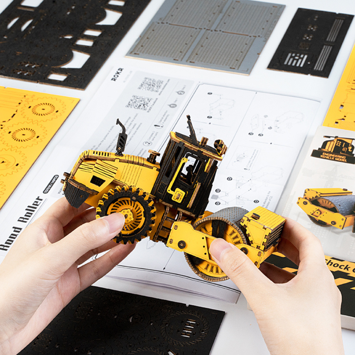 Roller | Construction machinery 3D puzzle Robotime