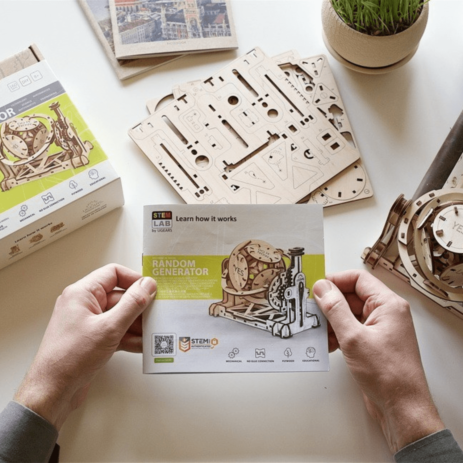 Random generator Mechanical wooden puzzle Ugears