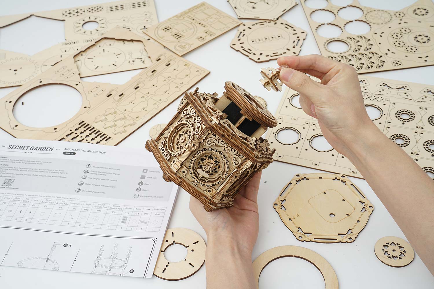 Secret Garden | Music Box-Mechanical Wooden Puzzle-Robotime--