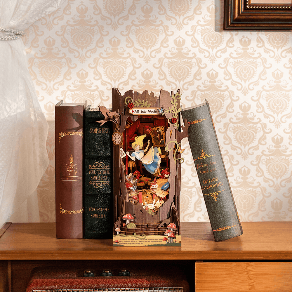 Book Nook Alice Adventure von Robotime | 300 Teile