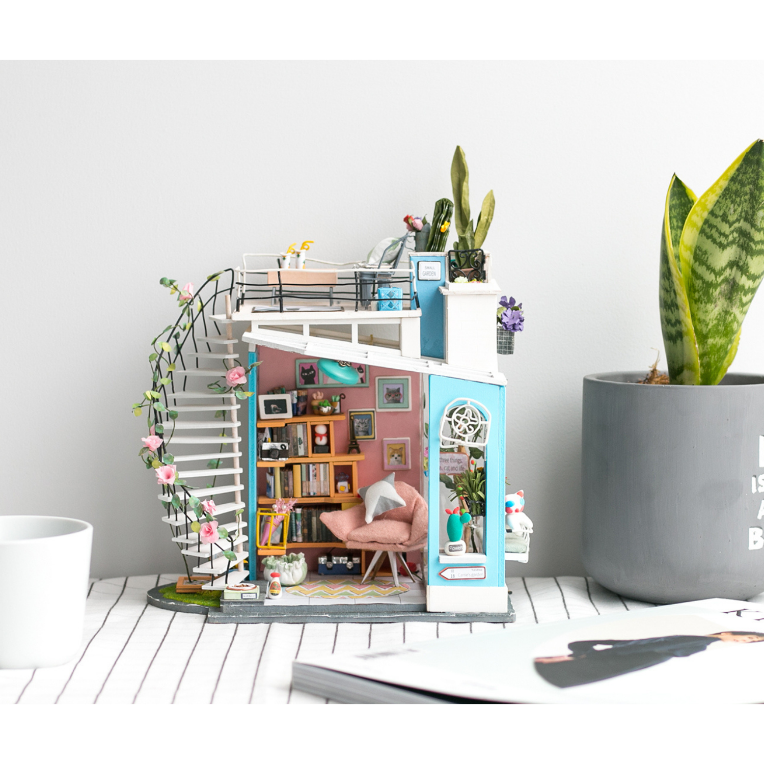 Dora's Loft Miniature House Robotime--