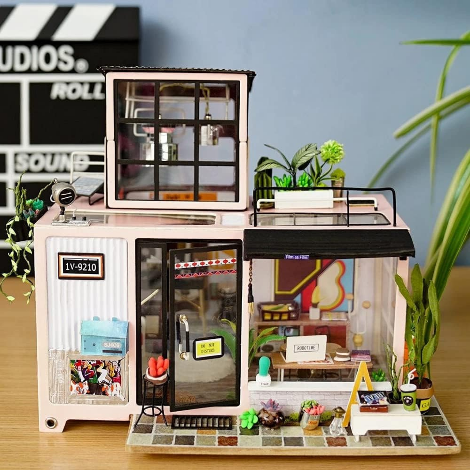 Kevin's Studio-Miniature-House-Robotime--