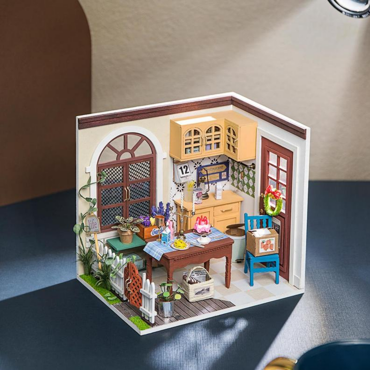 Mrs Charlie's Dining Room (dining room)-Miniature House-Robotime--.