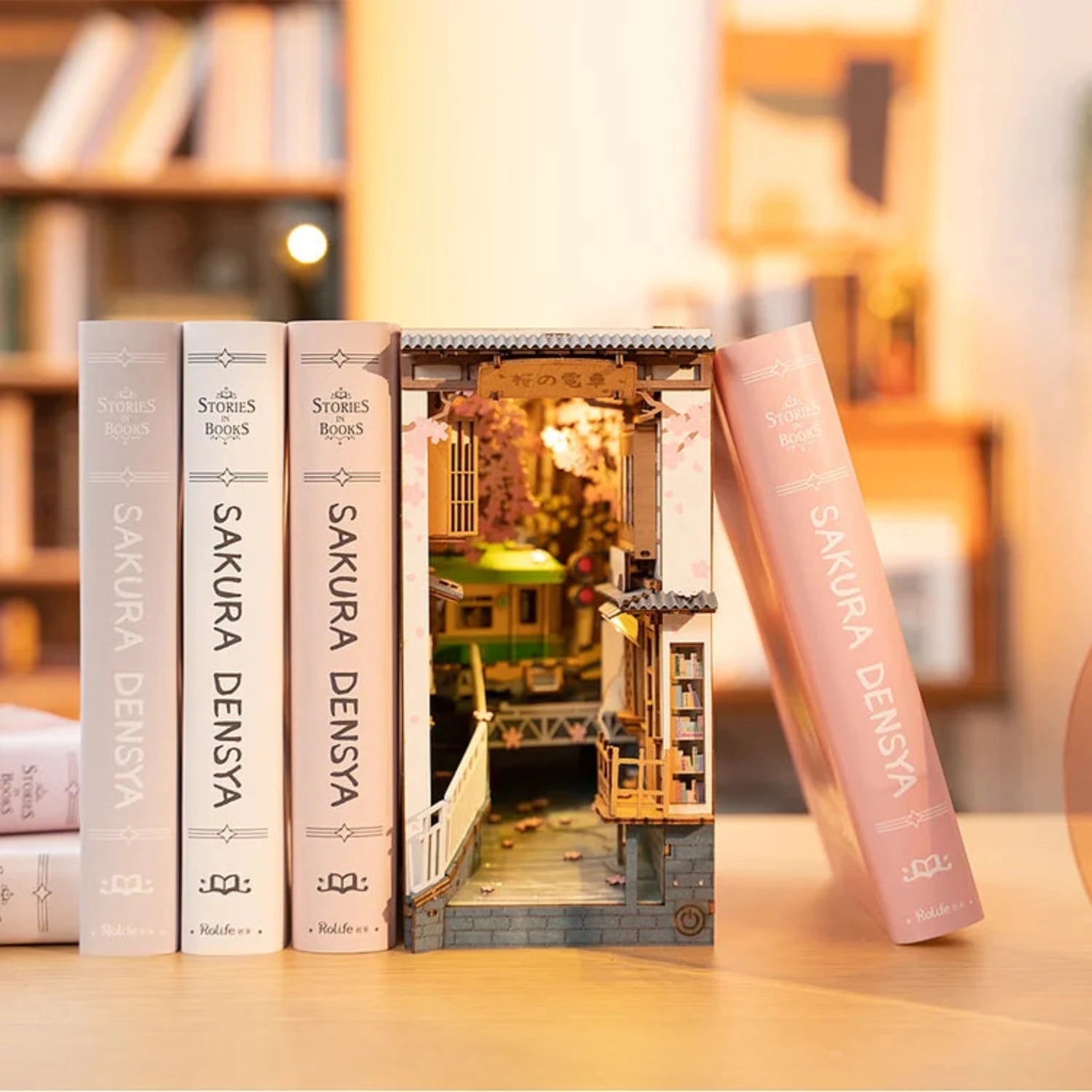 Voyage sous les cerisiers en fleurs — Book Nook pour la fête des Mères Book Nook MagicHolz