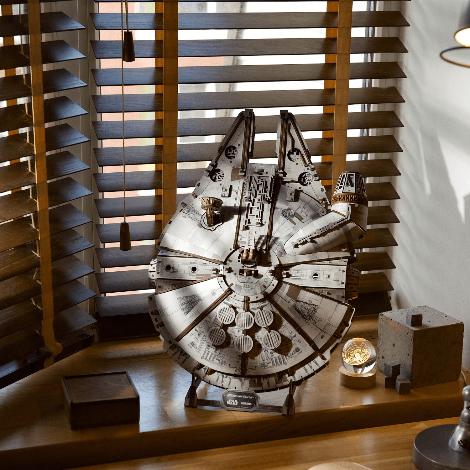 Star Wars® - Millennium Falcon Mechanisches Holzpuzzle Ugears