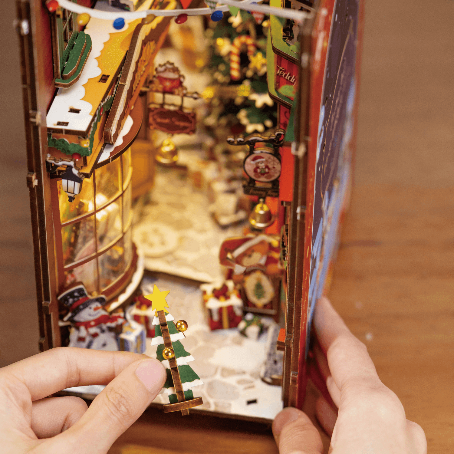 Christmas Indoor Scene Diorama Robotime