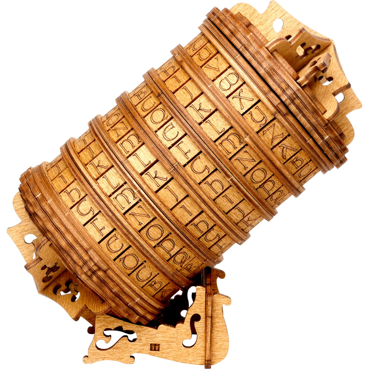 Cryptex Rätselbox freigestellt auf Weiß: Zylinder mit Buchstabenringen auf verziertem Holzständer