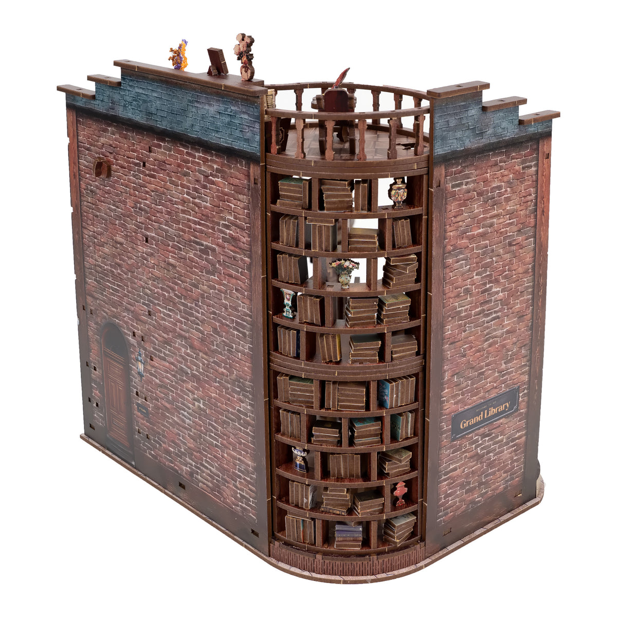 Grand Library Miniaturhaus von hinten: Ziegelfassade mit Grand-Library-Schild und runder Bücherturm