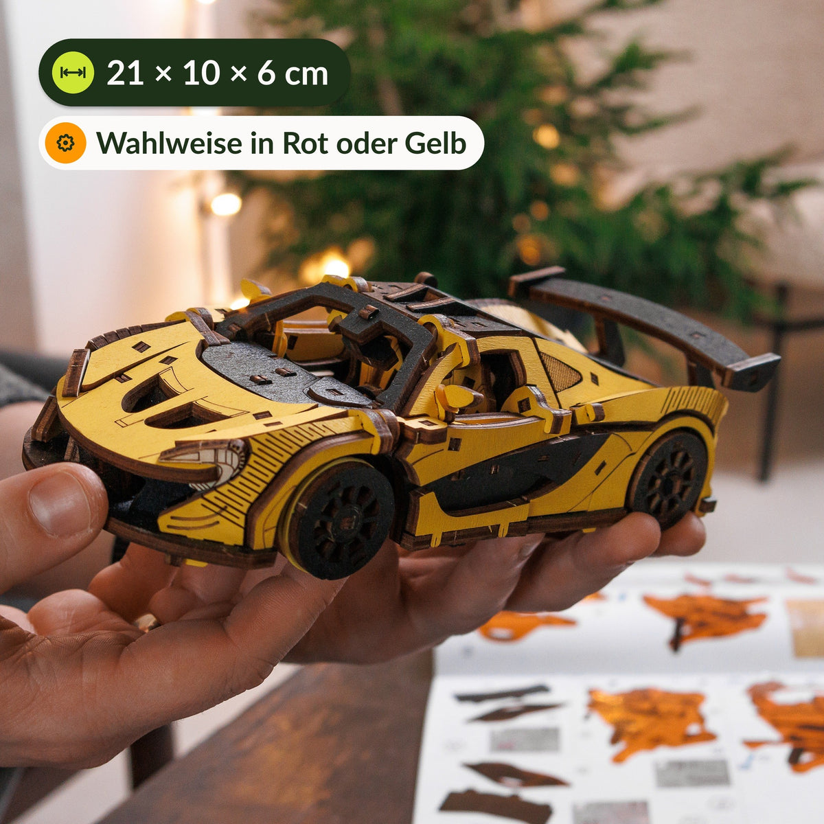 Voiture de course, modèle en bois jaune tenant dans une main, dimensions : 21 x 10 x 6 cm, kit mécanique de 237 pièces