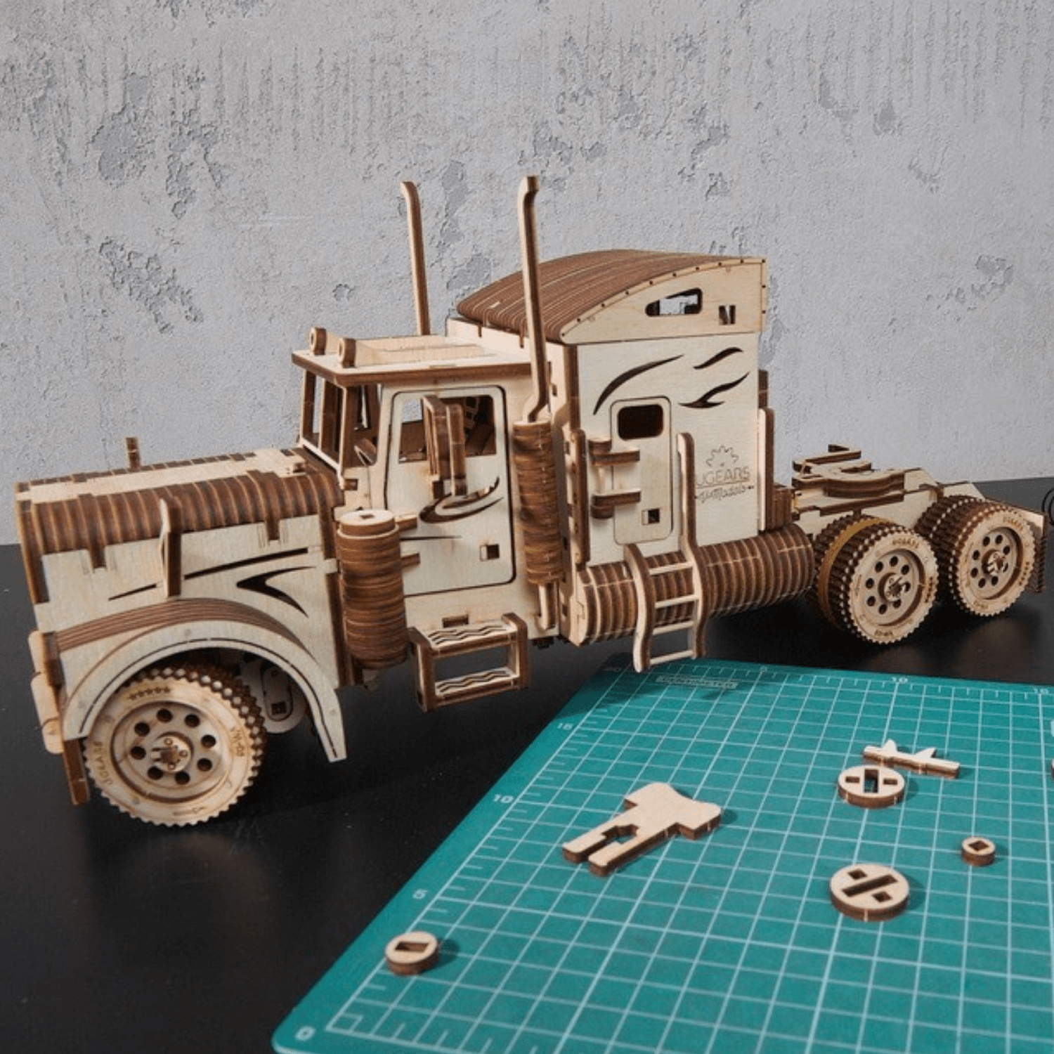 LKW "Heavy Boy" VM-03-Mechanisches Holzpuzzle-Ugears--