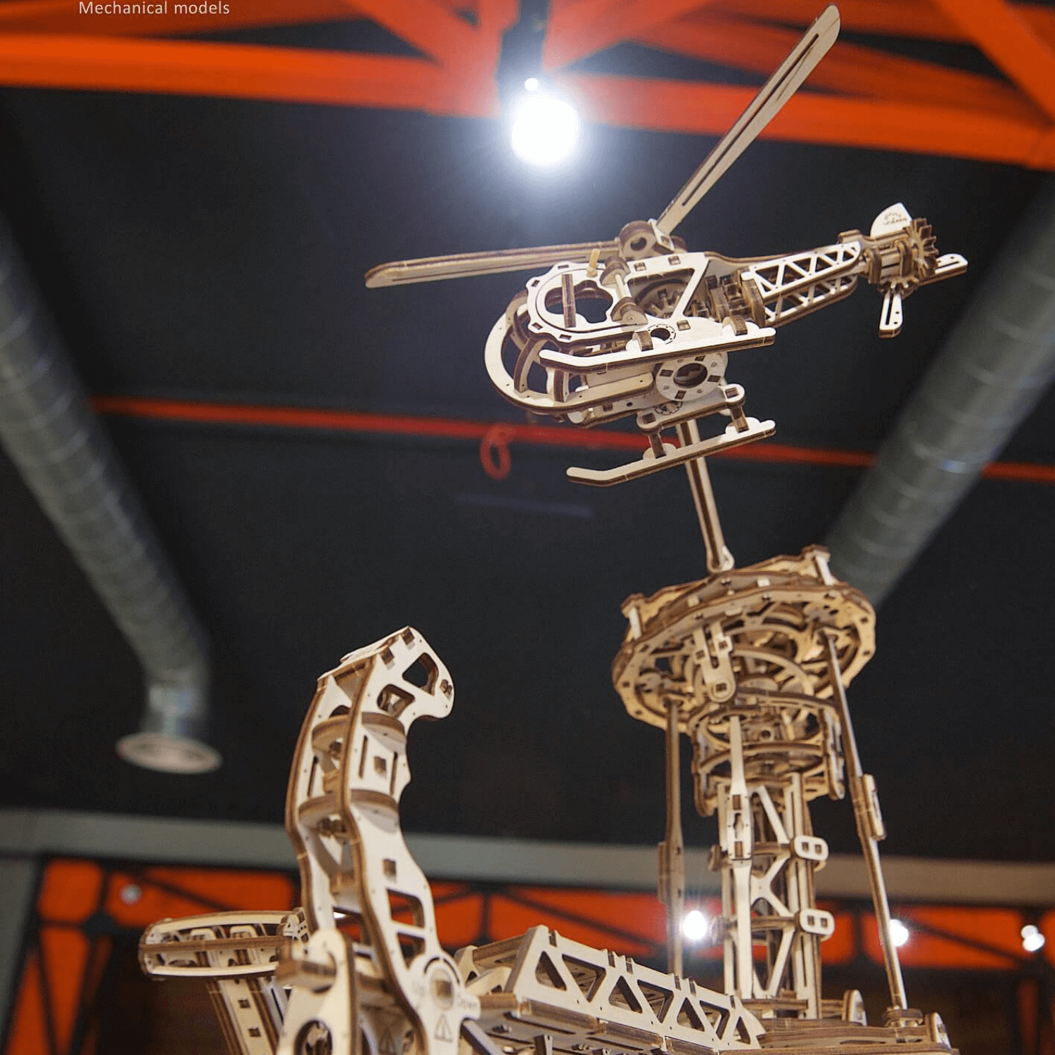 Aviator-Mechanisches Holzpuzzle-Ugears--