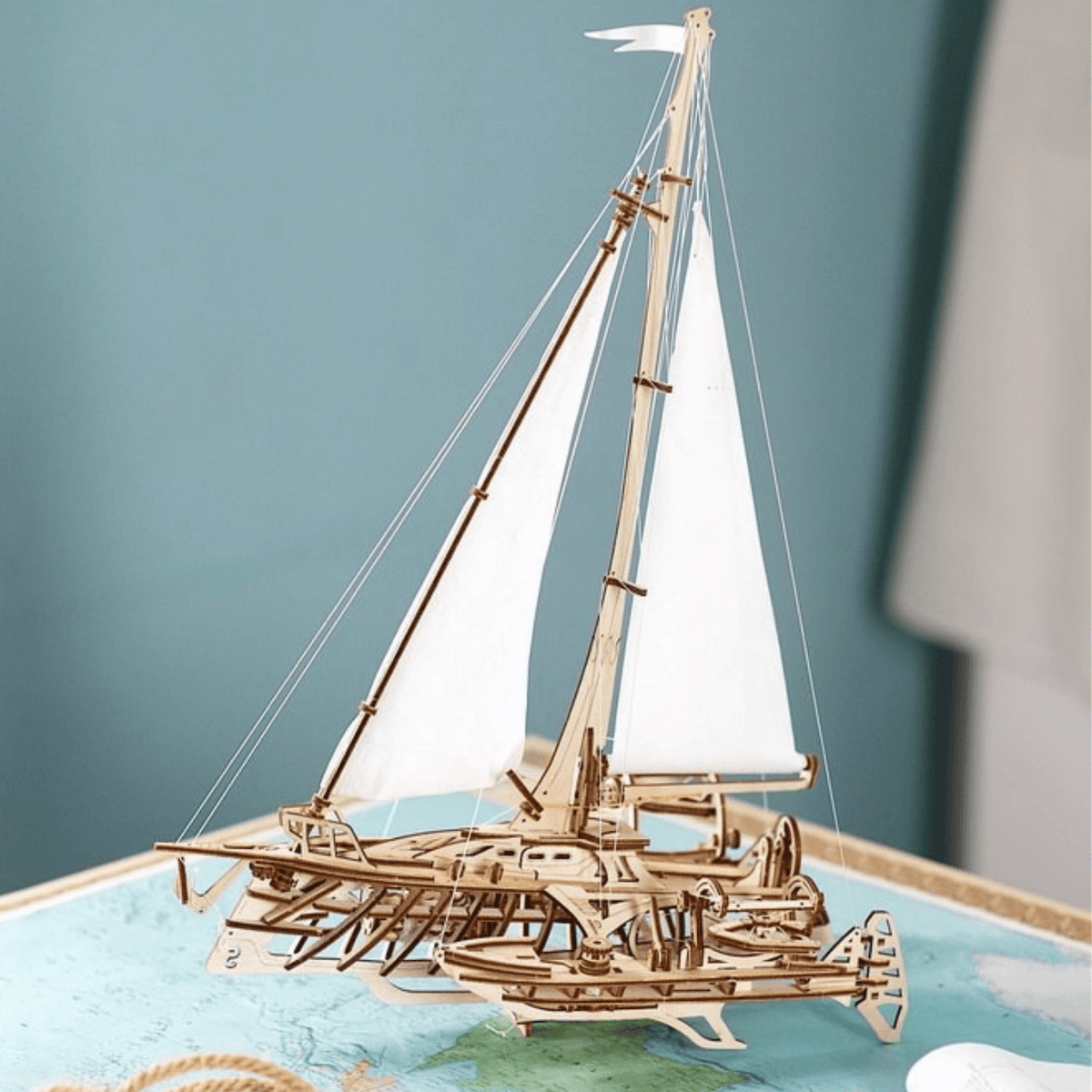 Trimaran Merihobus Segelschiff-Mechanisches Holzpuzzle-Ugears--