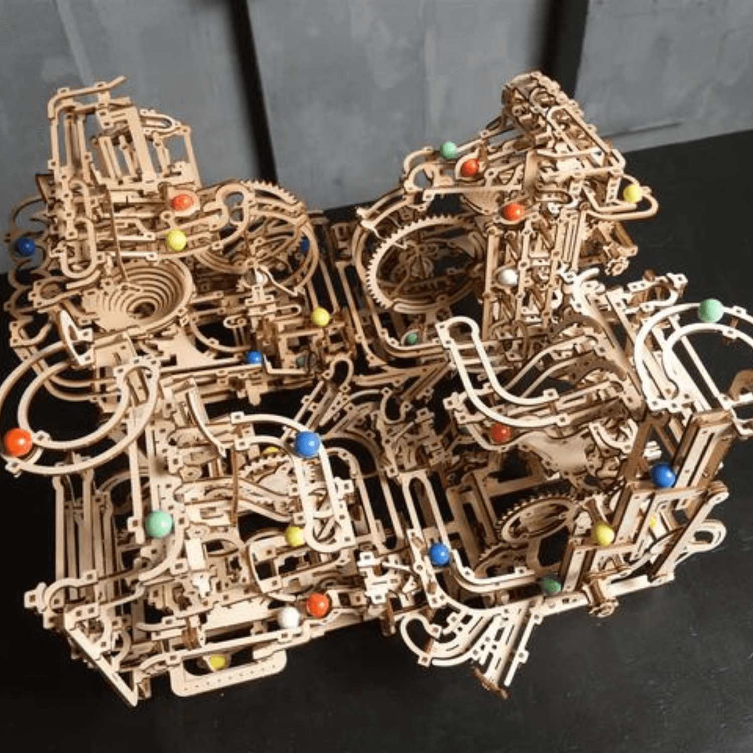 Piste à billes avec treuil à étages-Puzzle mécanique en bois-Ugears--