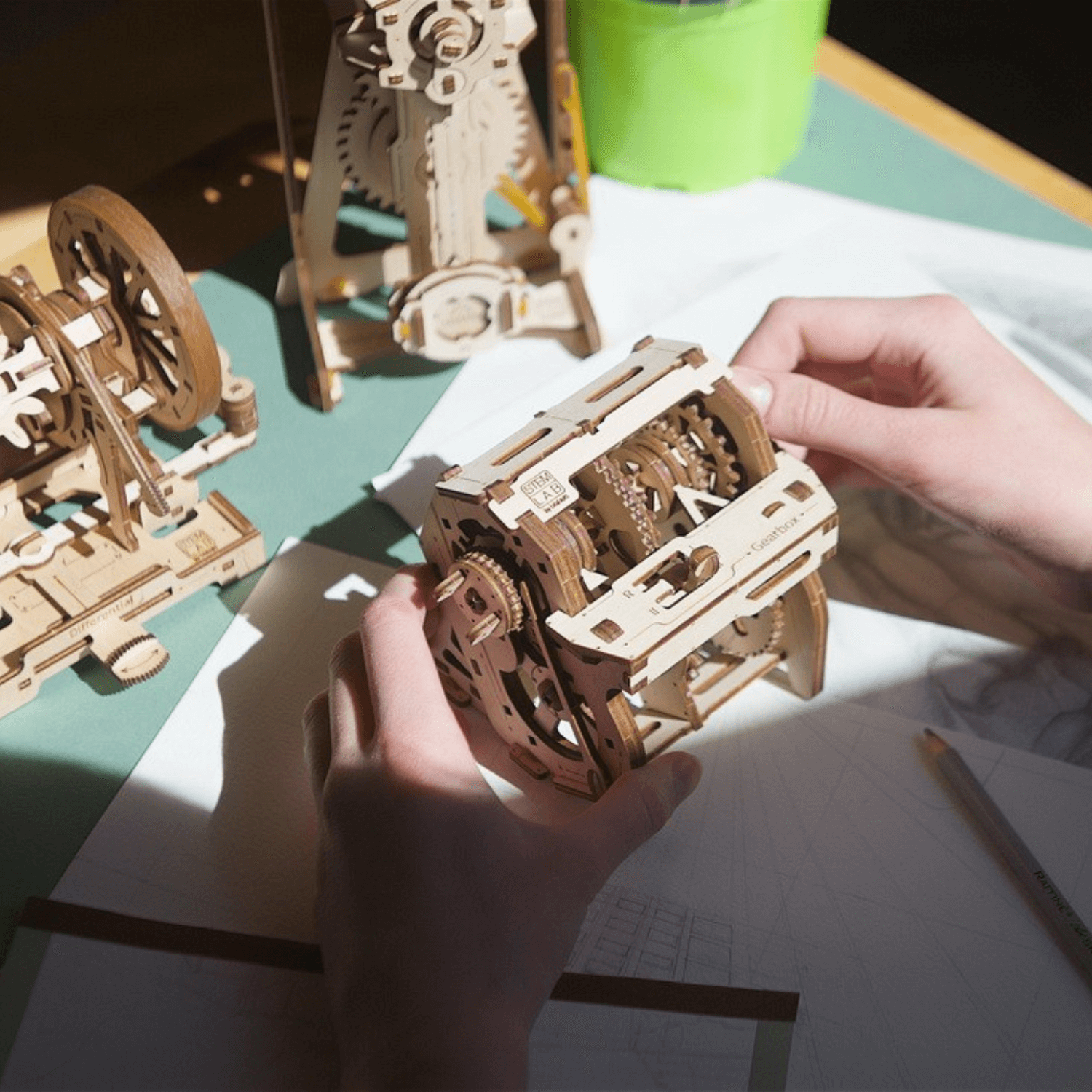 Boîte de vitesses-Puzzle mécanique en bois-Ugears--