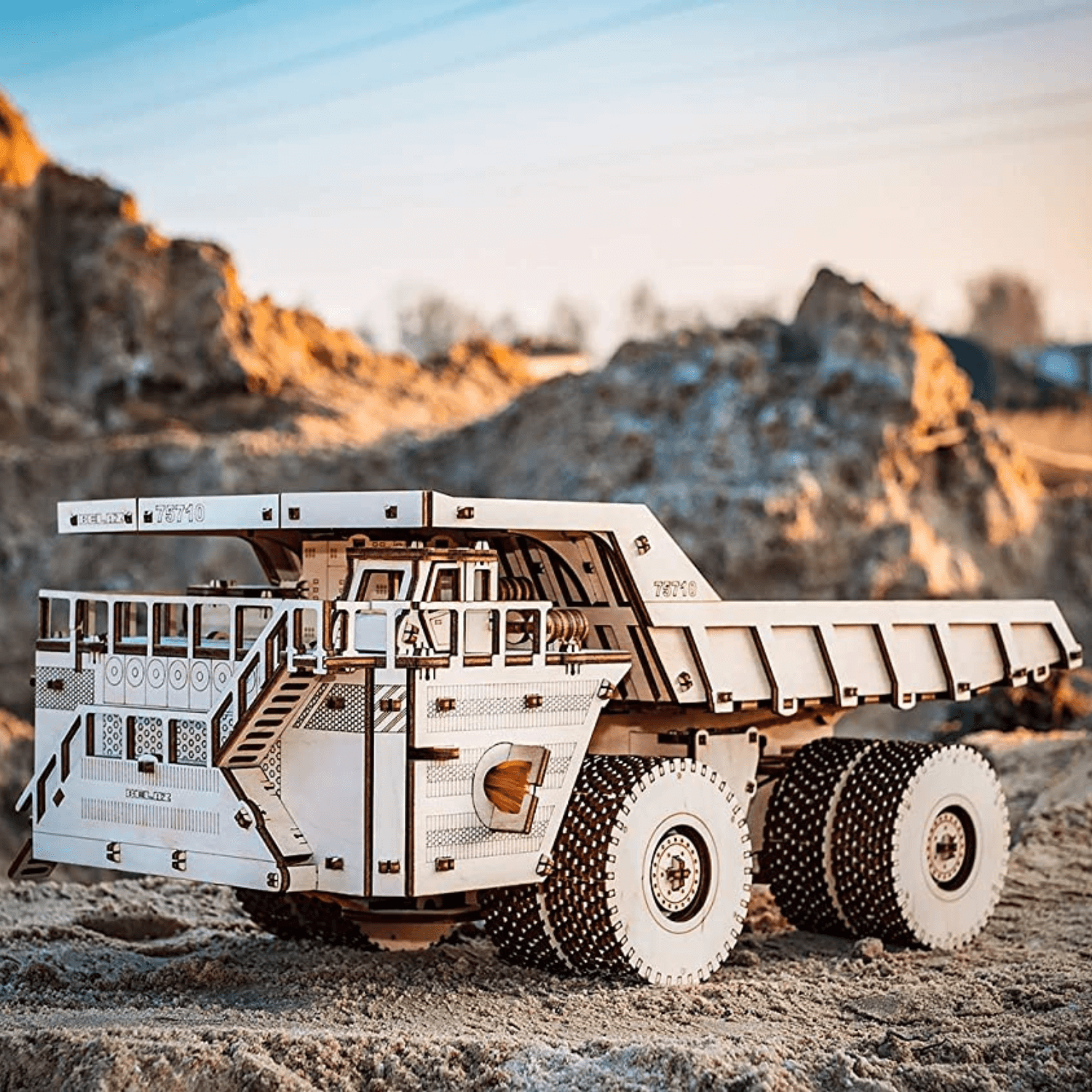 Camion mécanique | BELAZ 75710-Puzzle mécanique en bois-Eco-Wood-Art--